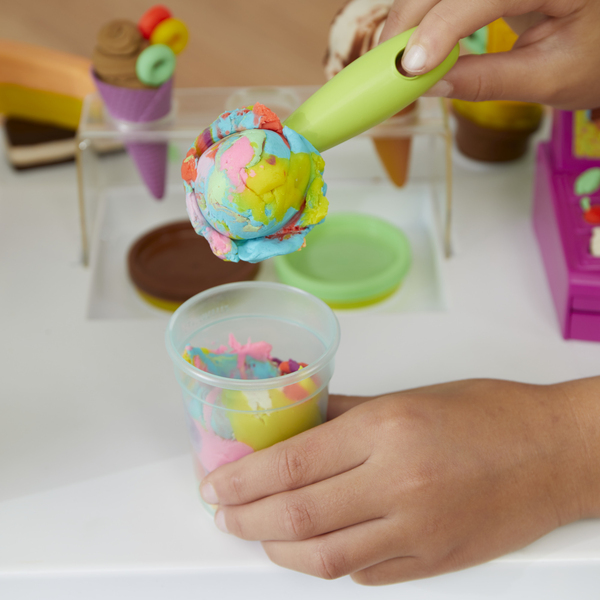 Play-Doh Kitchen Creations Playset Ultimate Ice Cream Truck