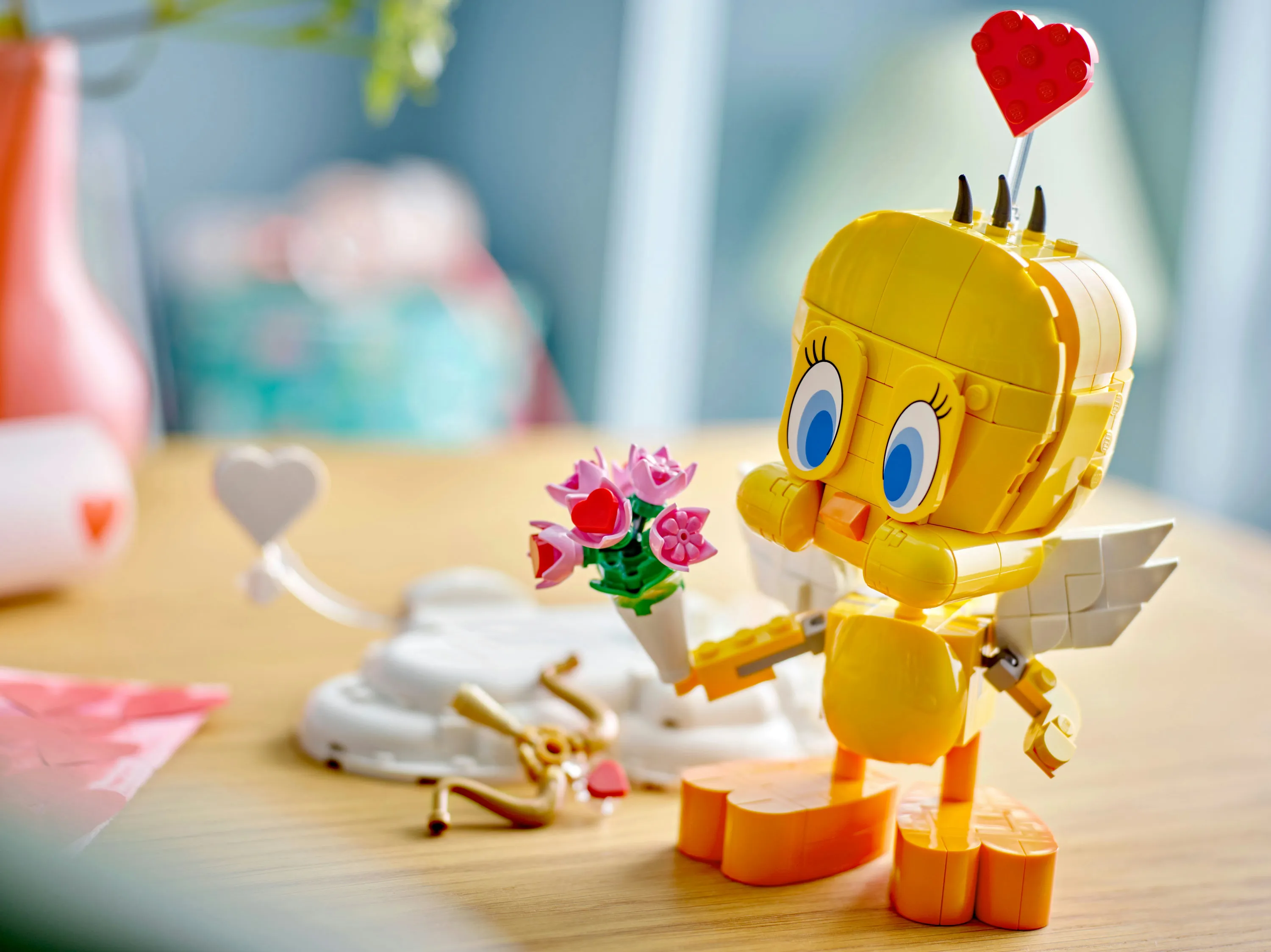 LEGO Seasons and Occasions Sweetheart Tweety Bird 40824