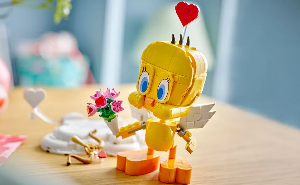 LEGO Seasons and Occasions Sweetheart Tweety Bird 40824