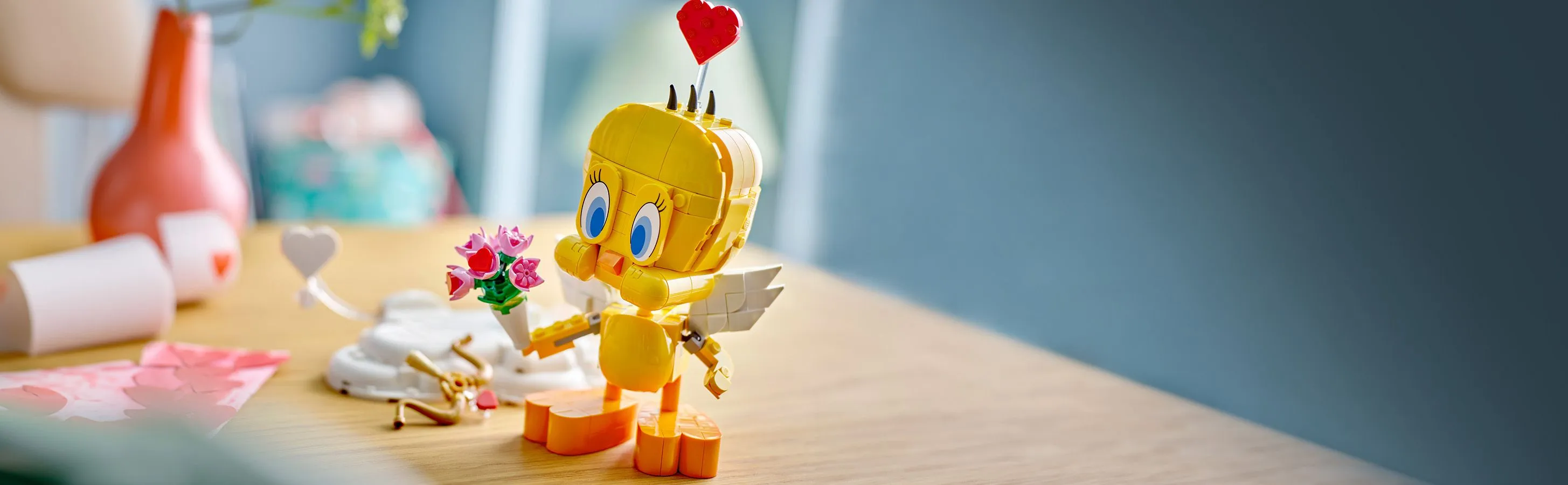 LEGO Seasons and Occasions Sweetheart Tweety Bird 40824