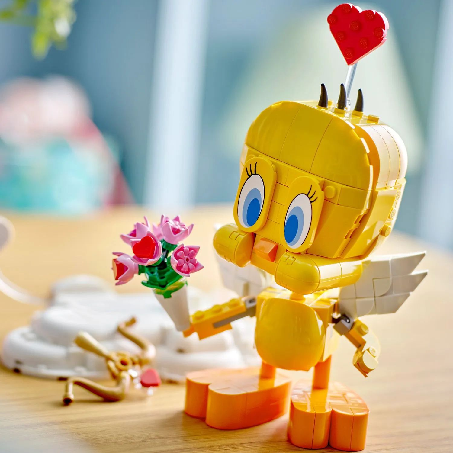 LEGO Seasons and Occasions Sweetheart Tweety Bird 40824