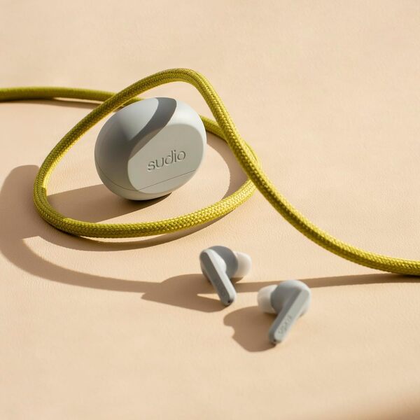 Sudio A3 Pro tr&aring;dl&ouml;sa in-ear h&ouml;rlurar, powder blue