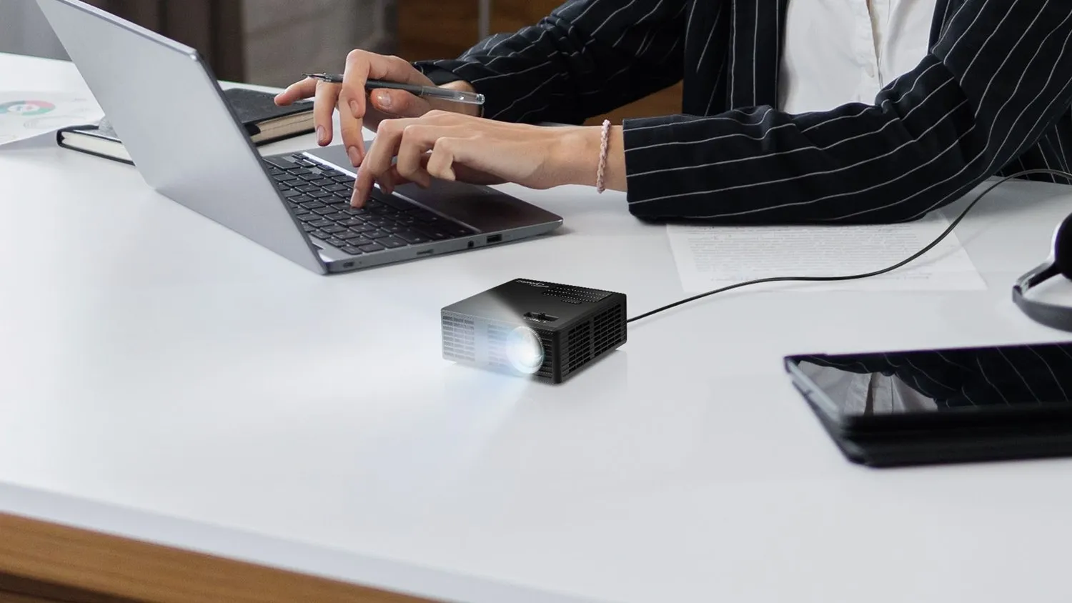 Optoma ML750i Android 9.0 DLP WXGA 450 ANSI lm portabel LED-projektor, svart, vit