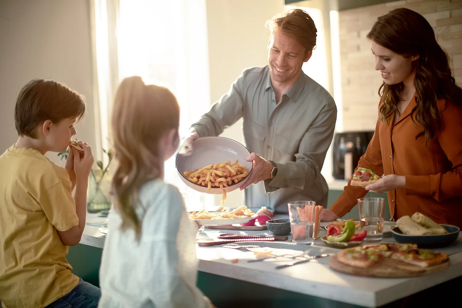 Philips Premium Collection HD9867 Airfryer XXL -kiertoilmakypsennin, Musta,