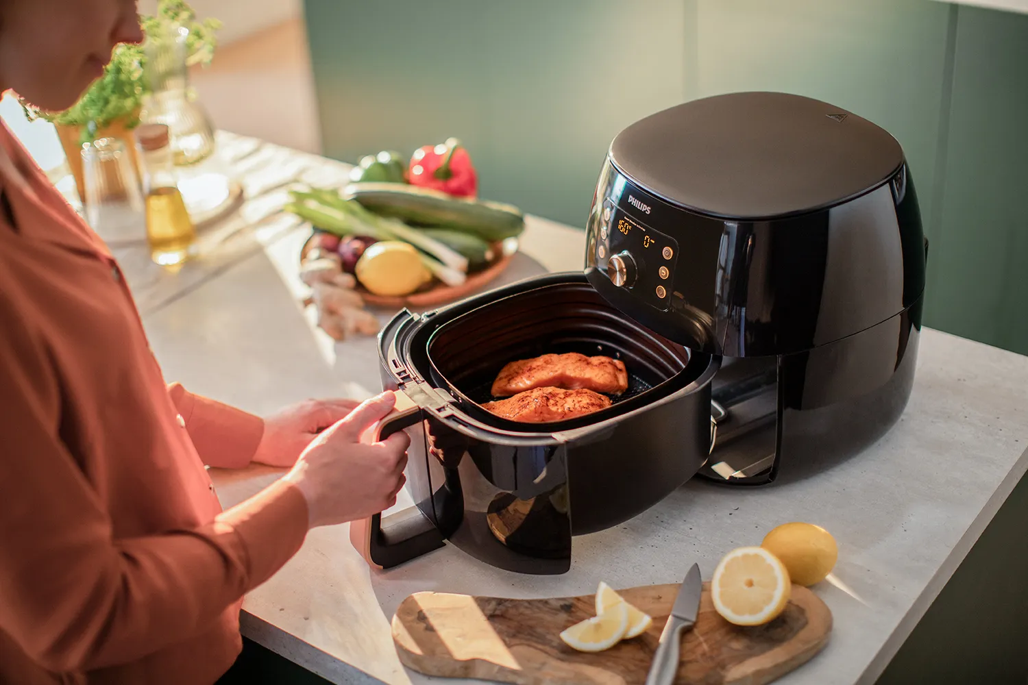 Philips Premium Collection HD9867 Airfryer XXL -kiertoilmakypsennin, Musta,