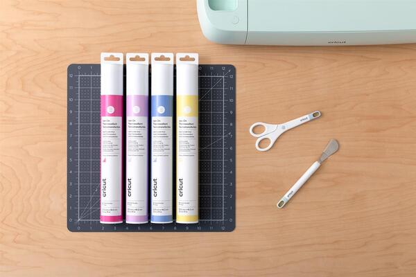 Cricut Iron-on UV Color Change 30x48cm (Pastel Blue)