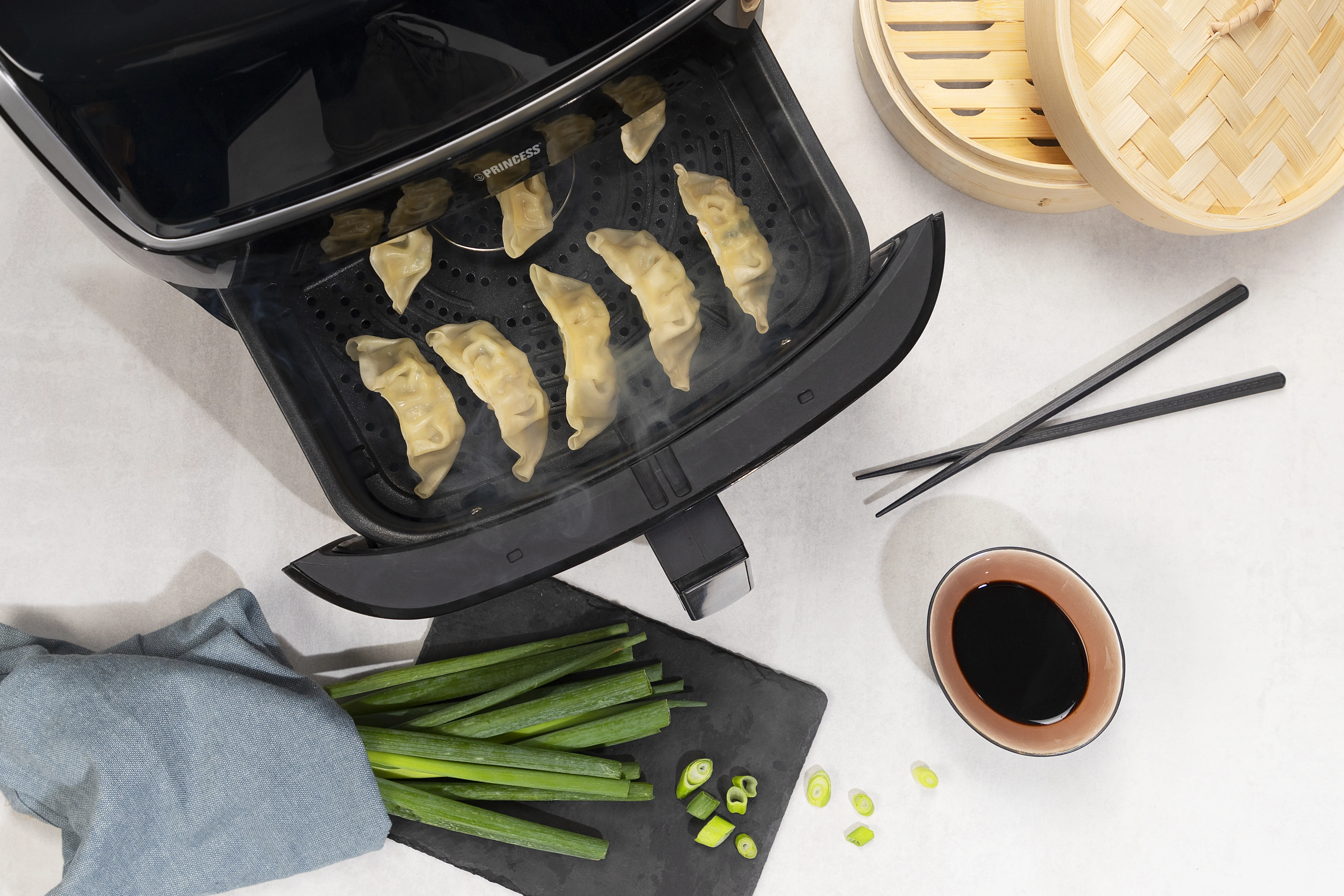 Princess Aerofryer with steam- airfryer, black, 6.5l