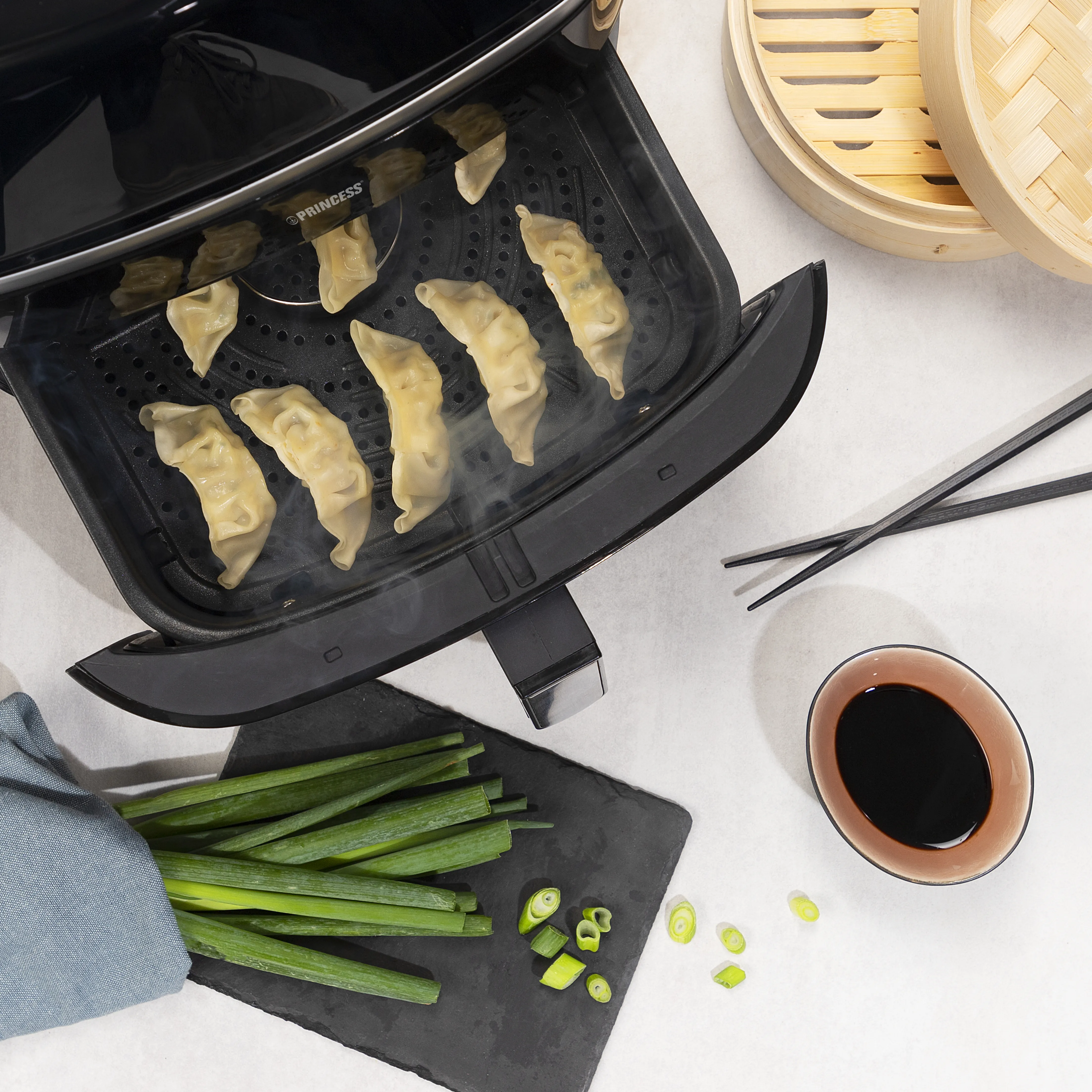 Princess Aerofryer with steam- airfryer, black, 6.5l