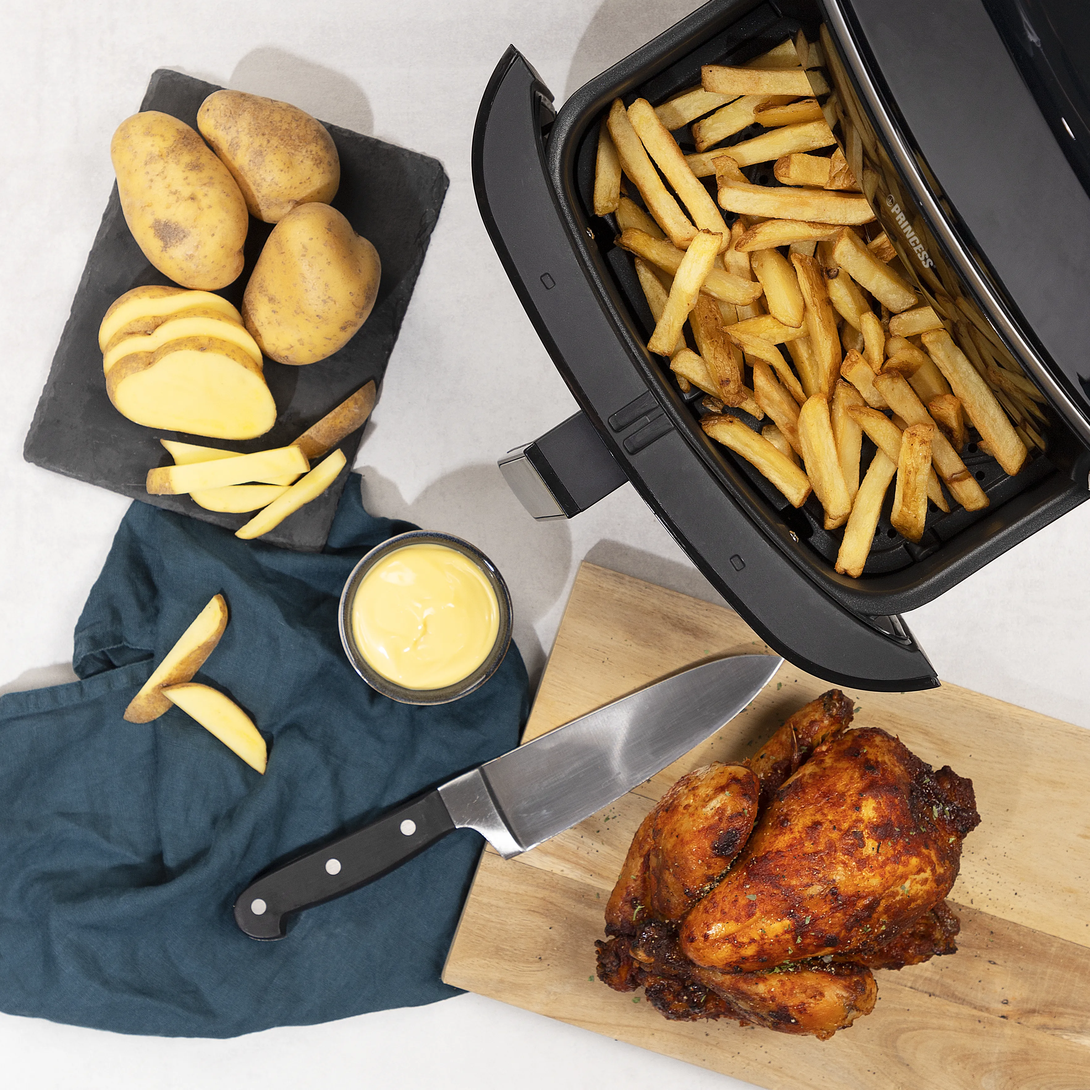Princess Aerofryer with steam- airfryer, black, 6.5l