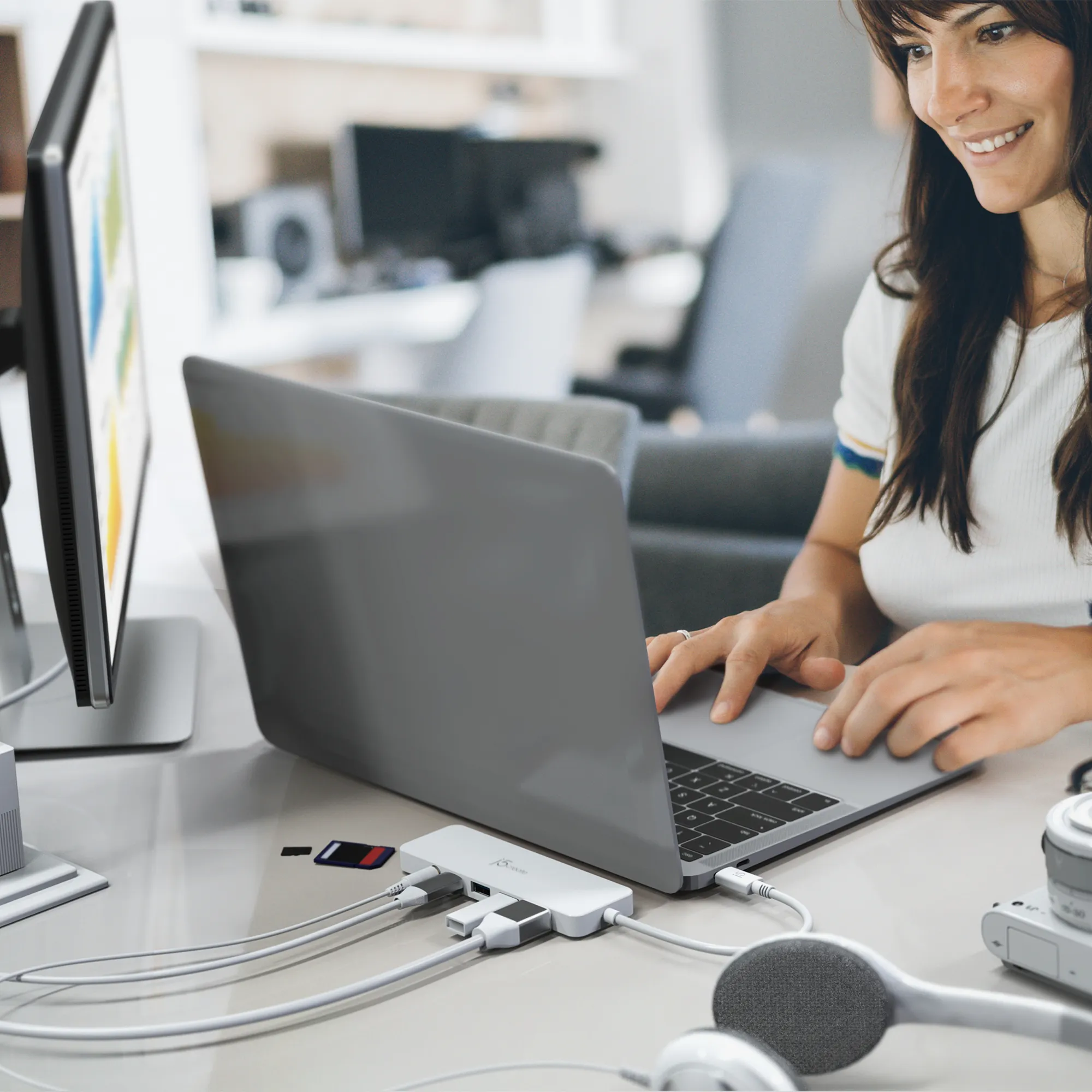 J5 Create USB-C MULTI-PORT HUB WITH POWER - DELIVERY