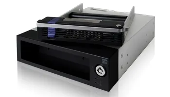 ICY DOCK 1x 2.5"/3.5" SATA in 1x 5.25" bay mobile rack 40mm fan keyloc