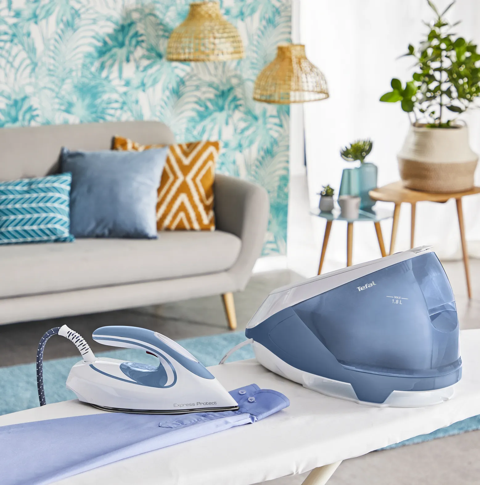 Tefal steam ironing station SV 9202 white / blue