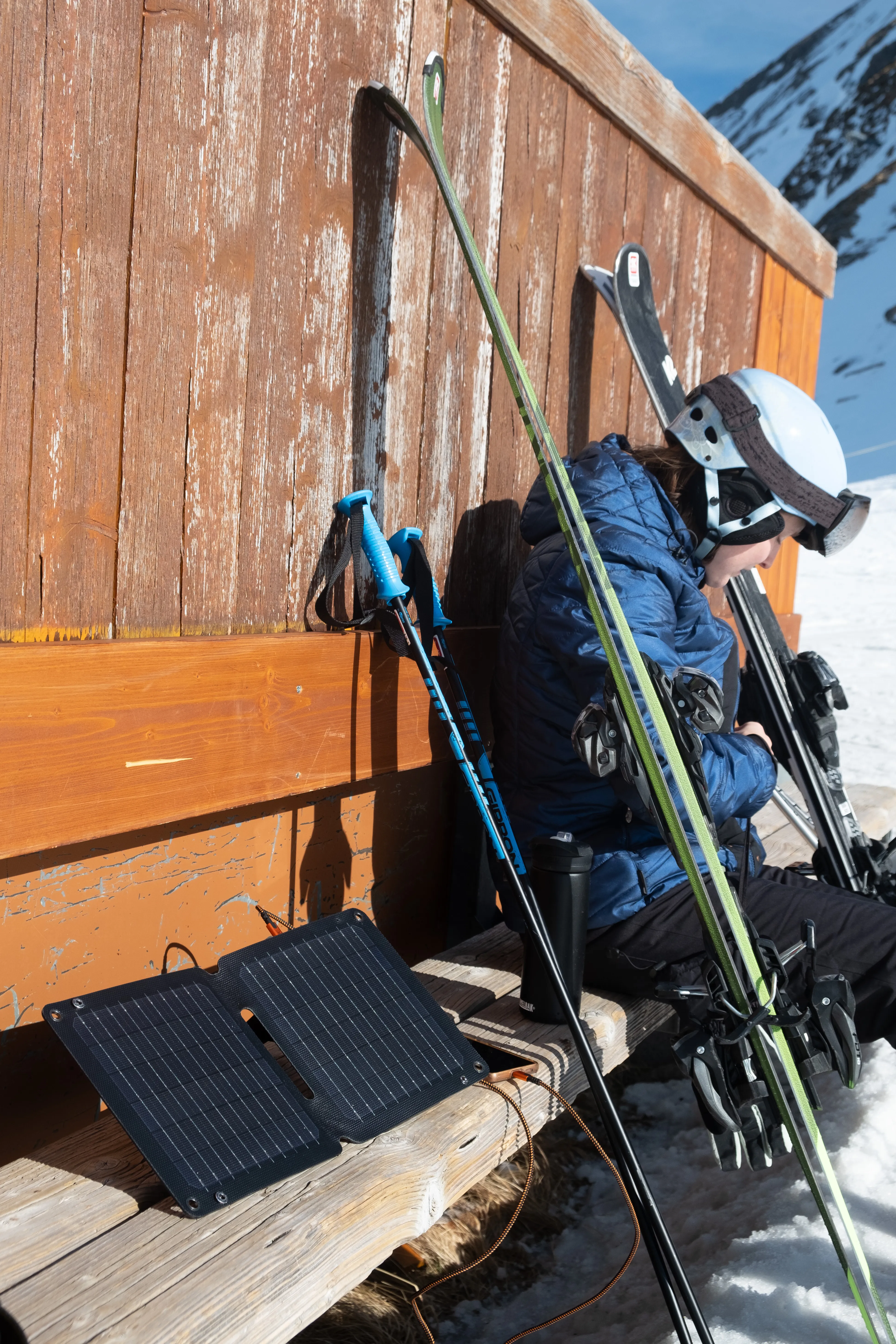 Xtorm Powerful SolarBooster 14W - Solar panel IPX4 USB-C/A outputs