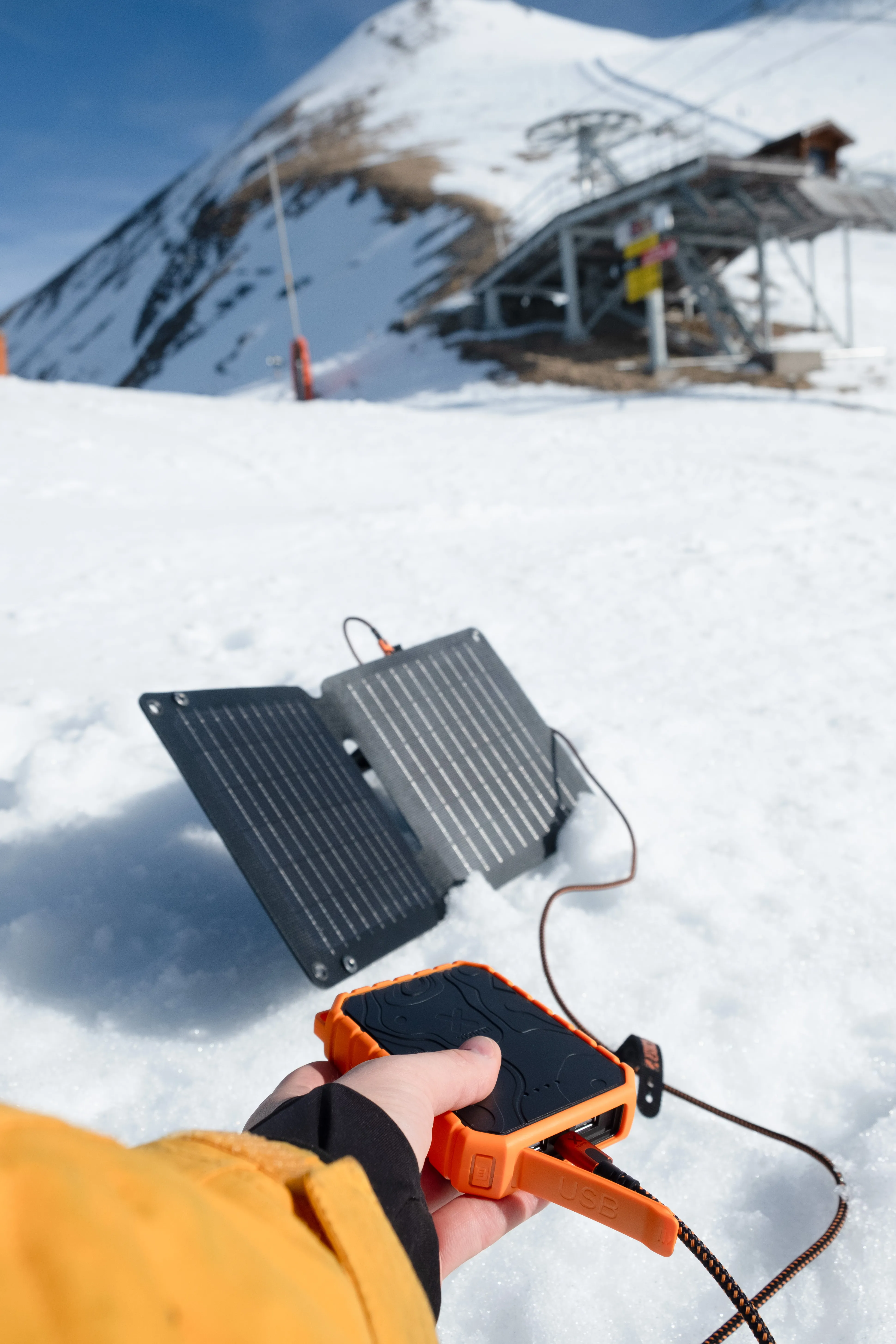 Xtorm Powerful SolarBooster 14W - Solar panel IPX4 USB-C/A outputs