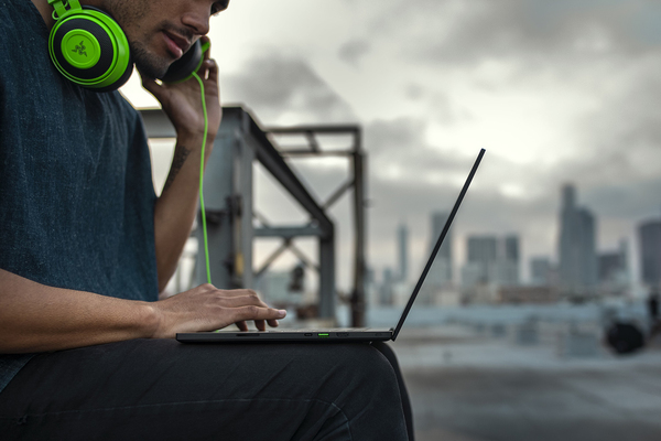 Razer 15.6&quot; Blade, 16GB / 512 GB SSD M.2, RTX 2070 Max-Q, Win 10 Home - gaming notebook, Black