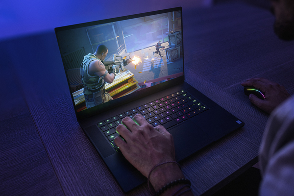 Razer 15.6&quot; Blade, 16GB / 512 GB SSD M.2, RTX 2070 Max-Q, Win 10 Home - gaming notebook, Black