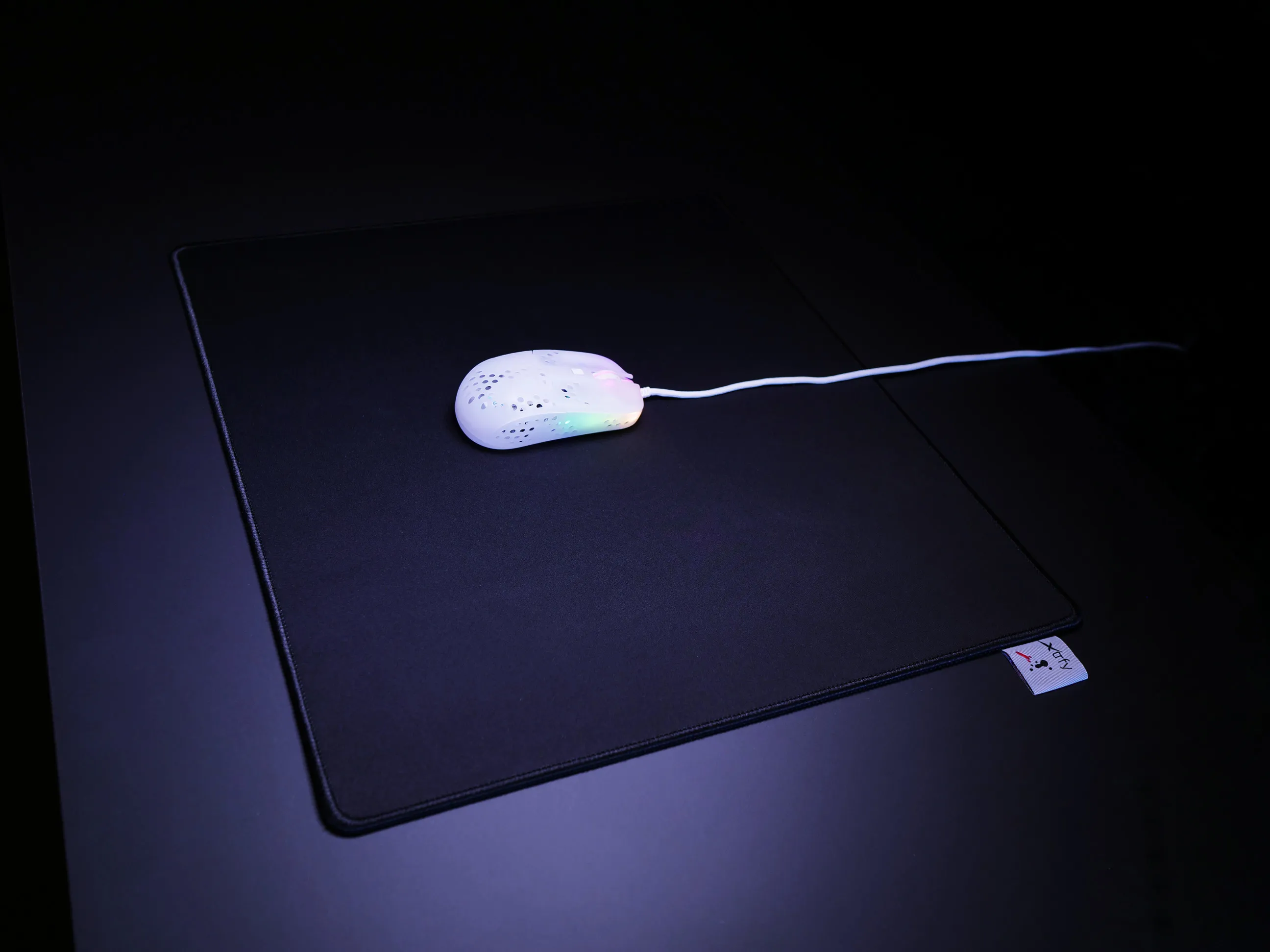 Xtrfy GPZ1 Zy's Damage Large - gaming mousepad, black