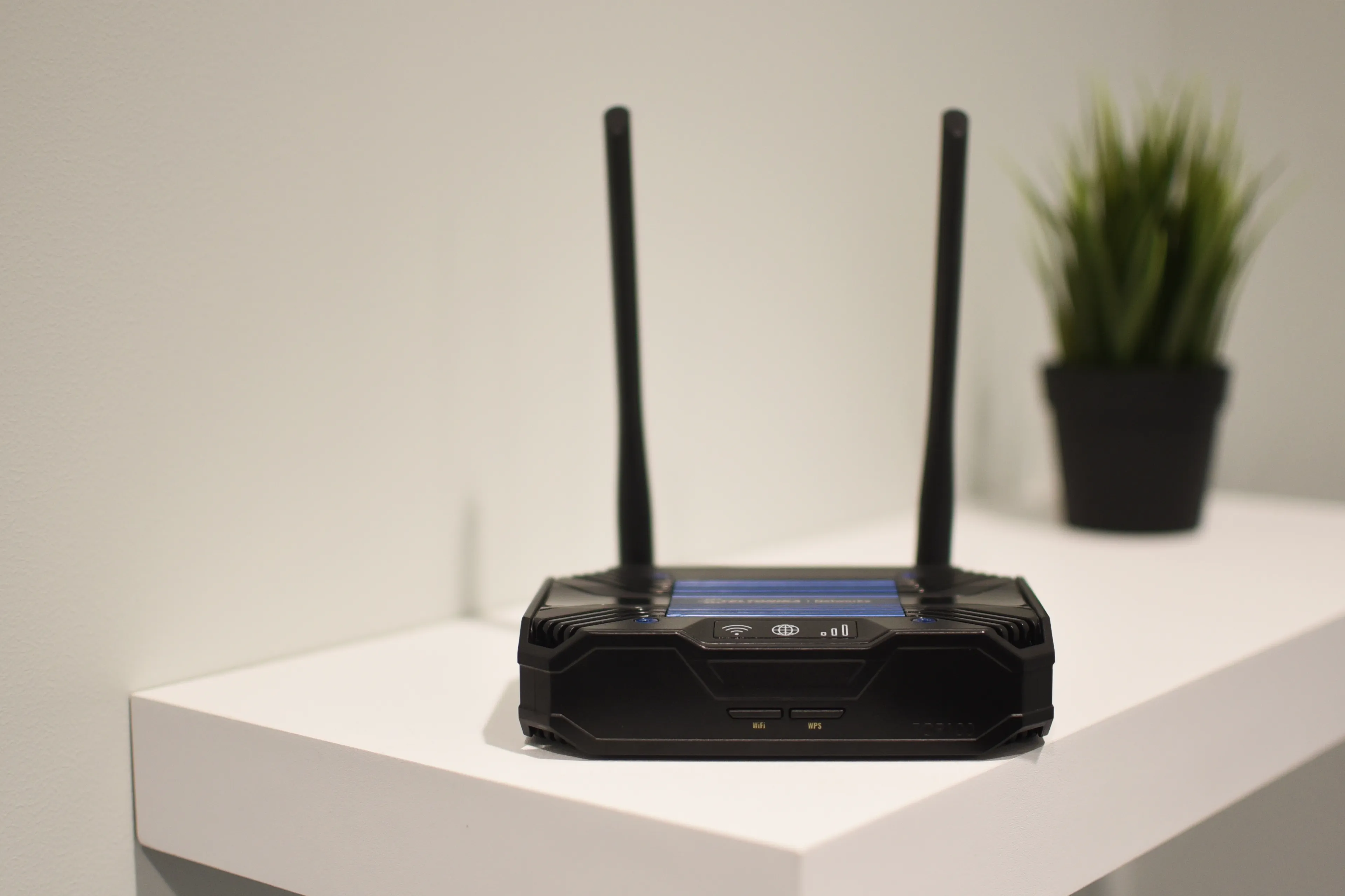 Teltonika TCR100 Wireless 4G Home Router Teltonika TCR100 Wireless 4G Home Router