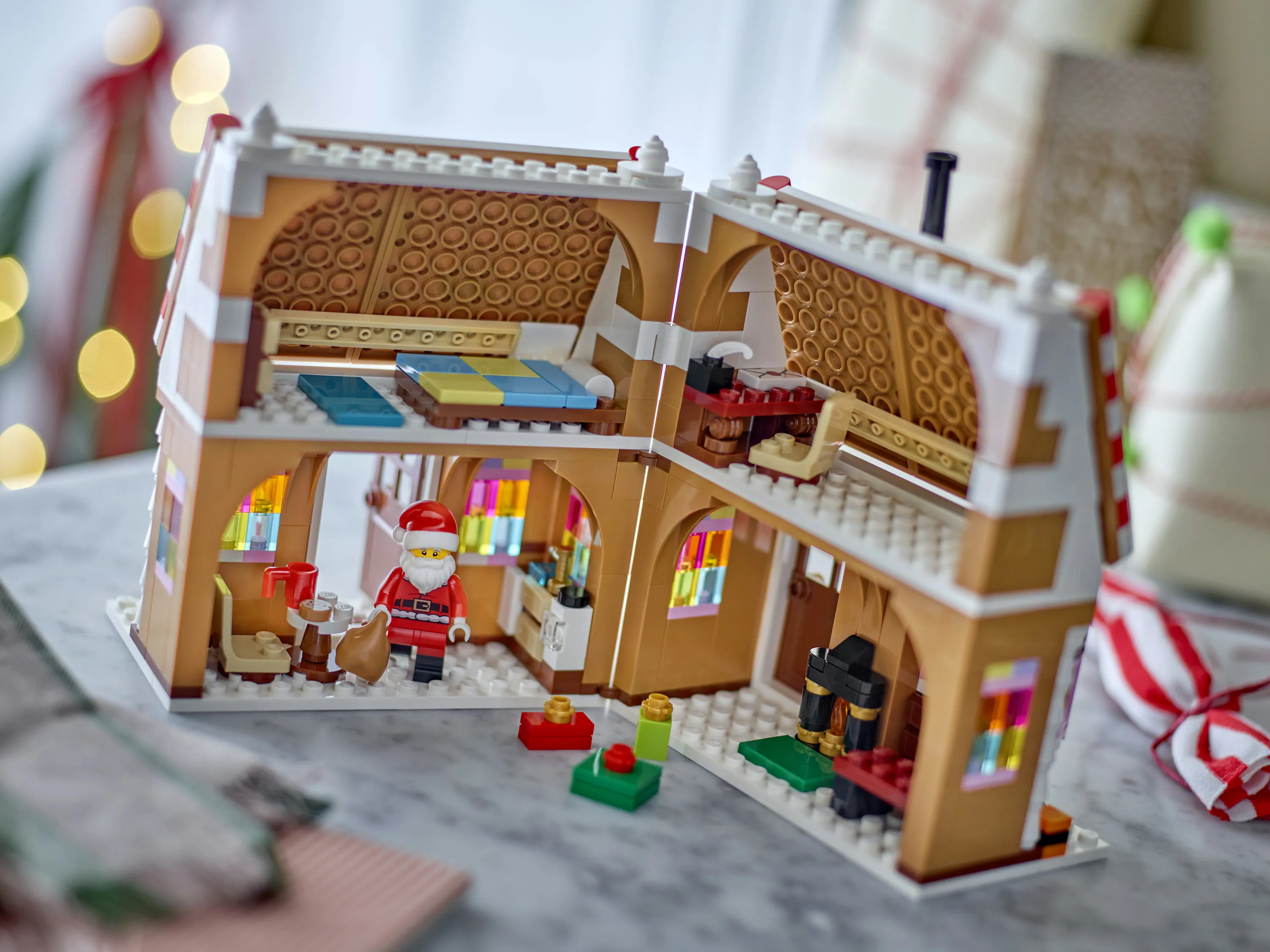 LEGO Seasonal Festive Gingerbread House 40809