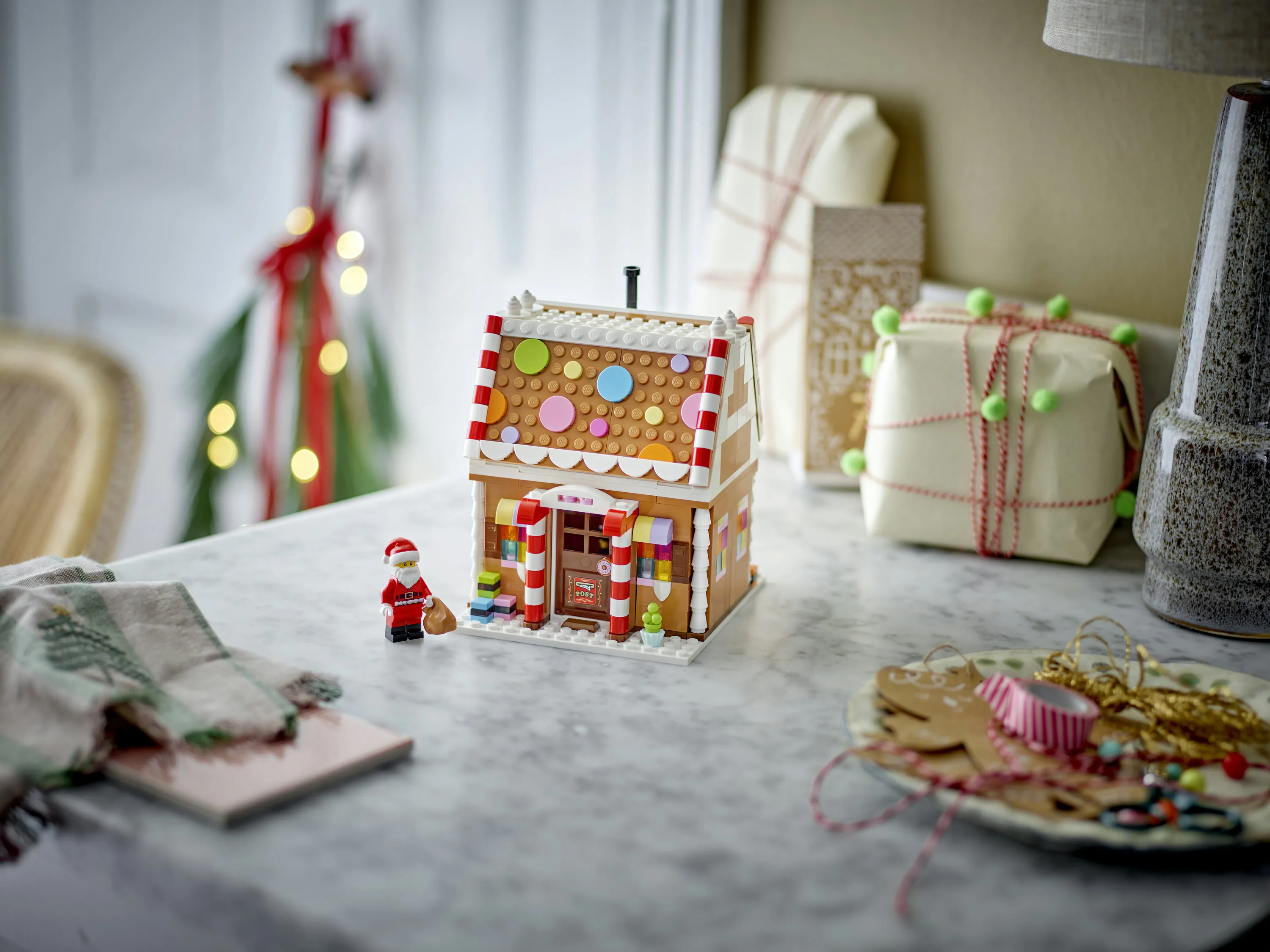 LEGO Seasonal Festive Gingerbread House 40809