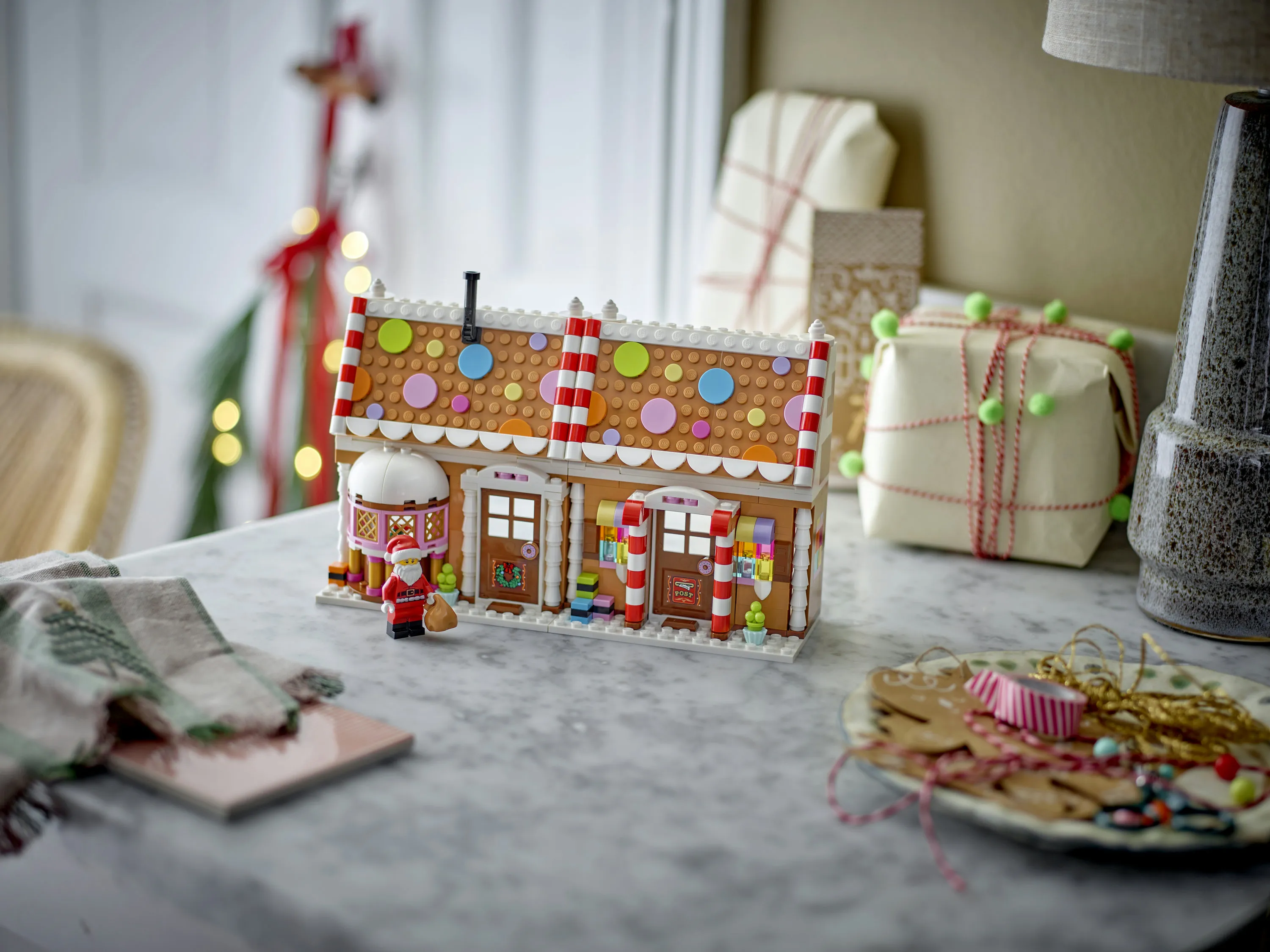 LEGO Seasonal Festive Gingerbread House 40809
