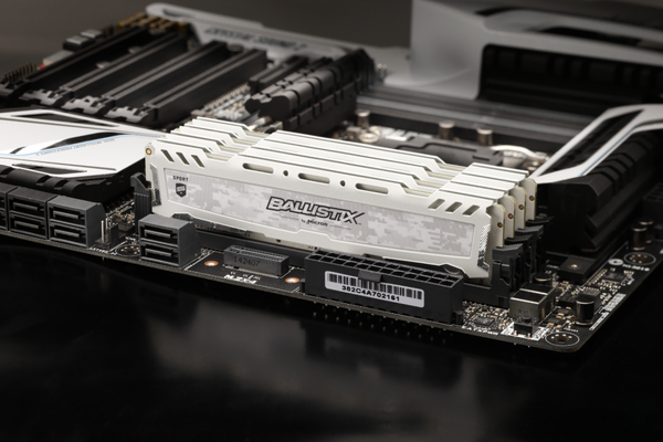 Ballistix Sport LT 16GB DDR4 3000MT/s, 1x288, CL15, White