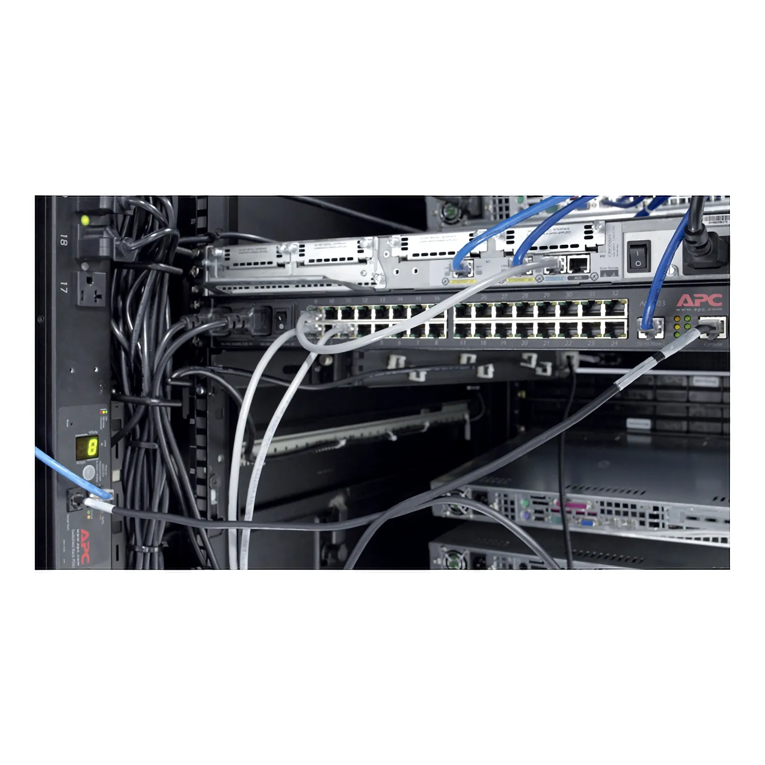 APC Vertical cable management channel for Netshelter