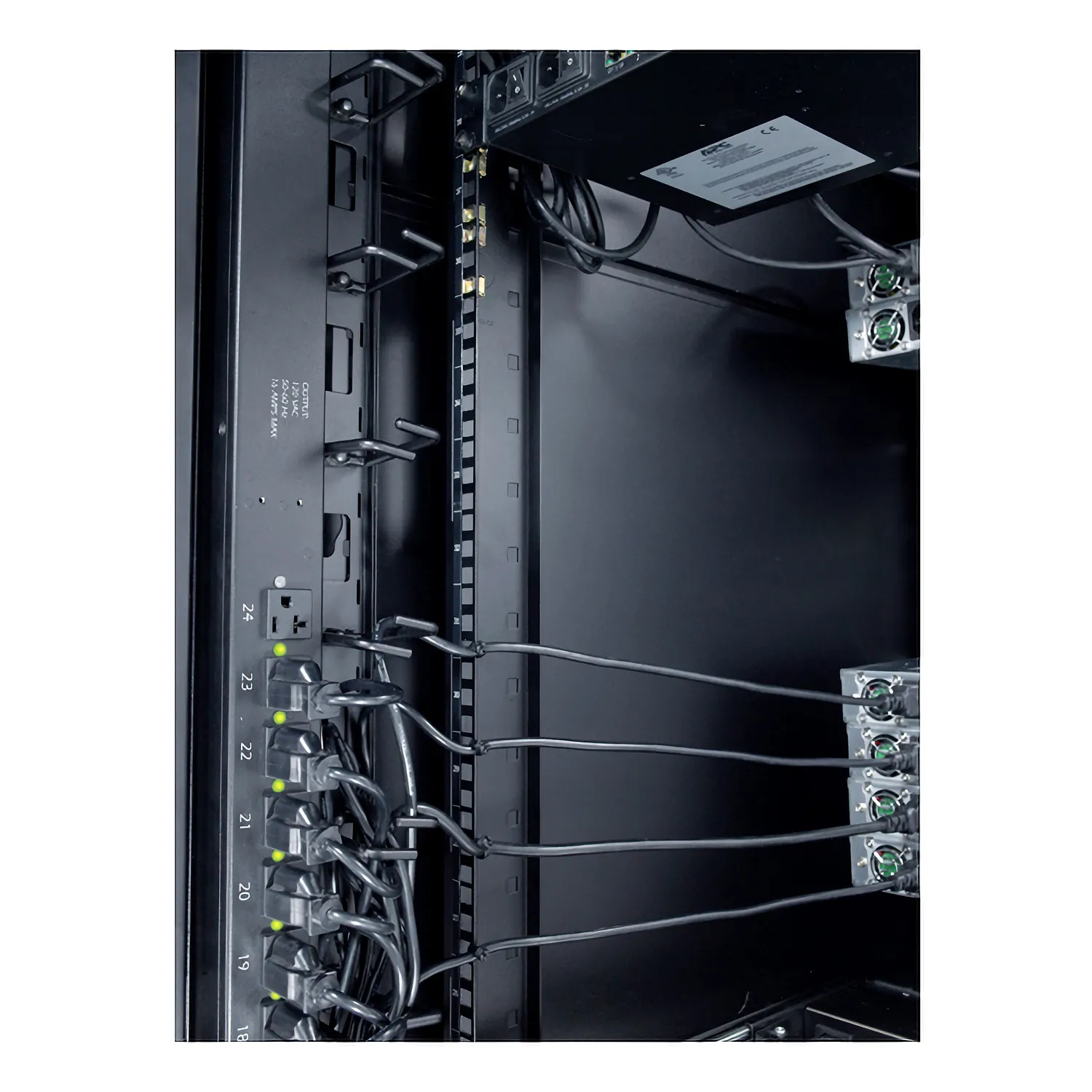 APC Vertical cable management channel for Netshelter