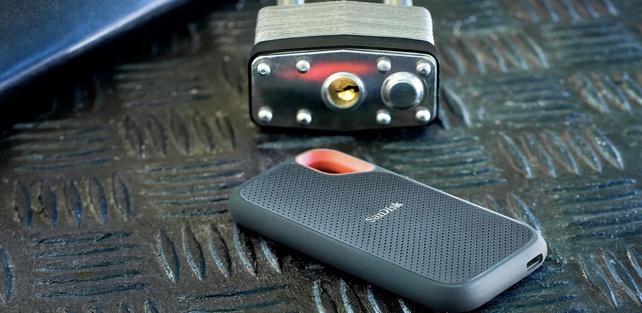 SanDisk Extreme Portable 1 TB extern SSD med USB-C, robust, med h&aring;rdvarukryptering, med l&ouml;senordsskydd, svart