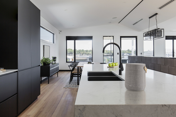 Harman Kardon Citation 200 Musta -kaiutin