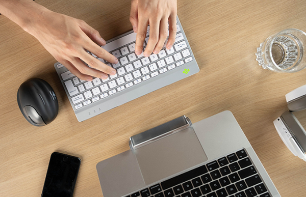 R-Go Compact Break Ergonomic Keyboard, QWERTY (UK layout), Wired - White