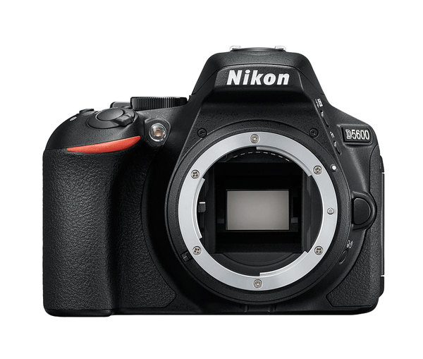 NIKON D5600 + AF-P 18-55MM VR