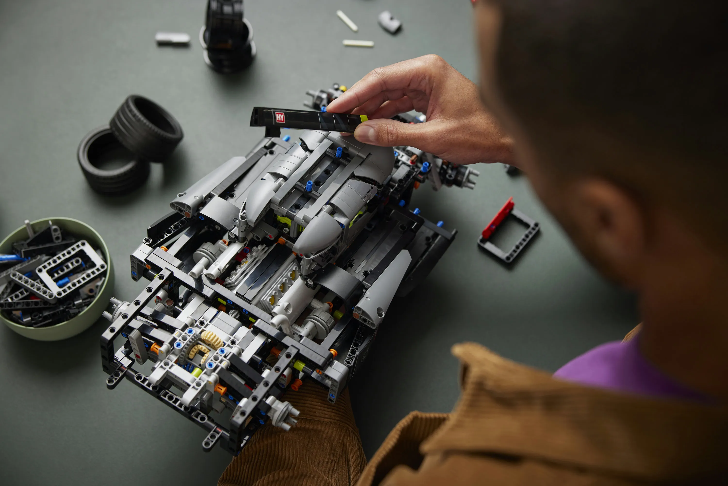 LEGO Technic Peugeot 9X8 24H Le Mans Hybrid Hypercar 42156