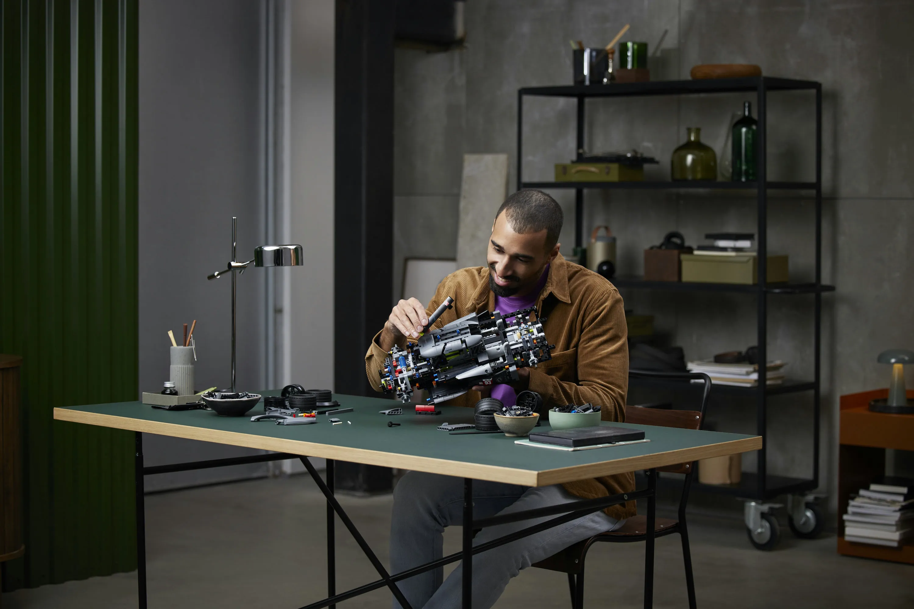 LEGO Technic Peugeot 9X8 24H Le Mans Hybrid Hypercar 42156