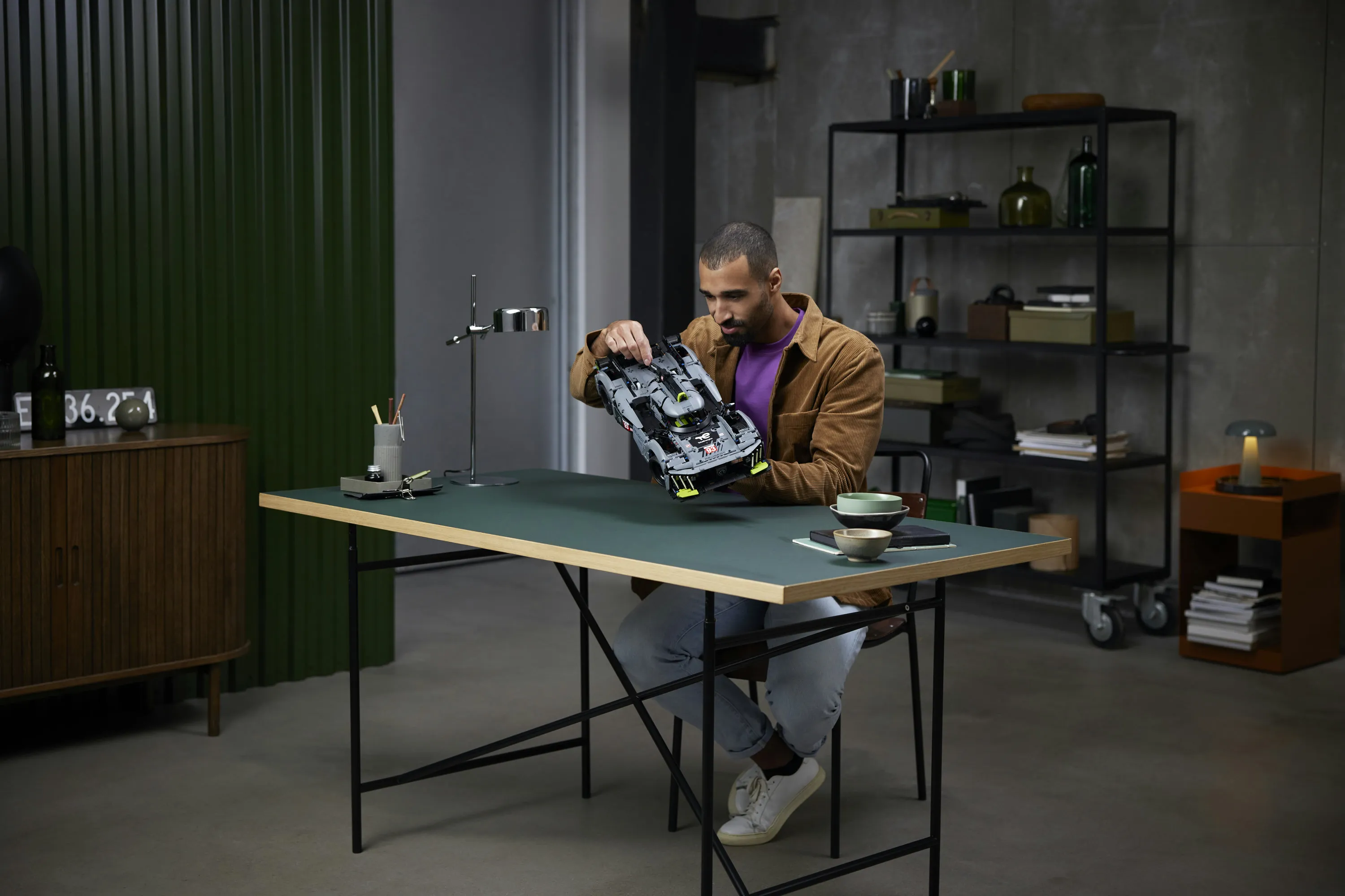 LEGO Technic Peugeot 9X8 24H Le Mans Hybrid Hypercar 42156