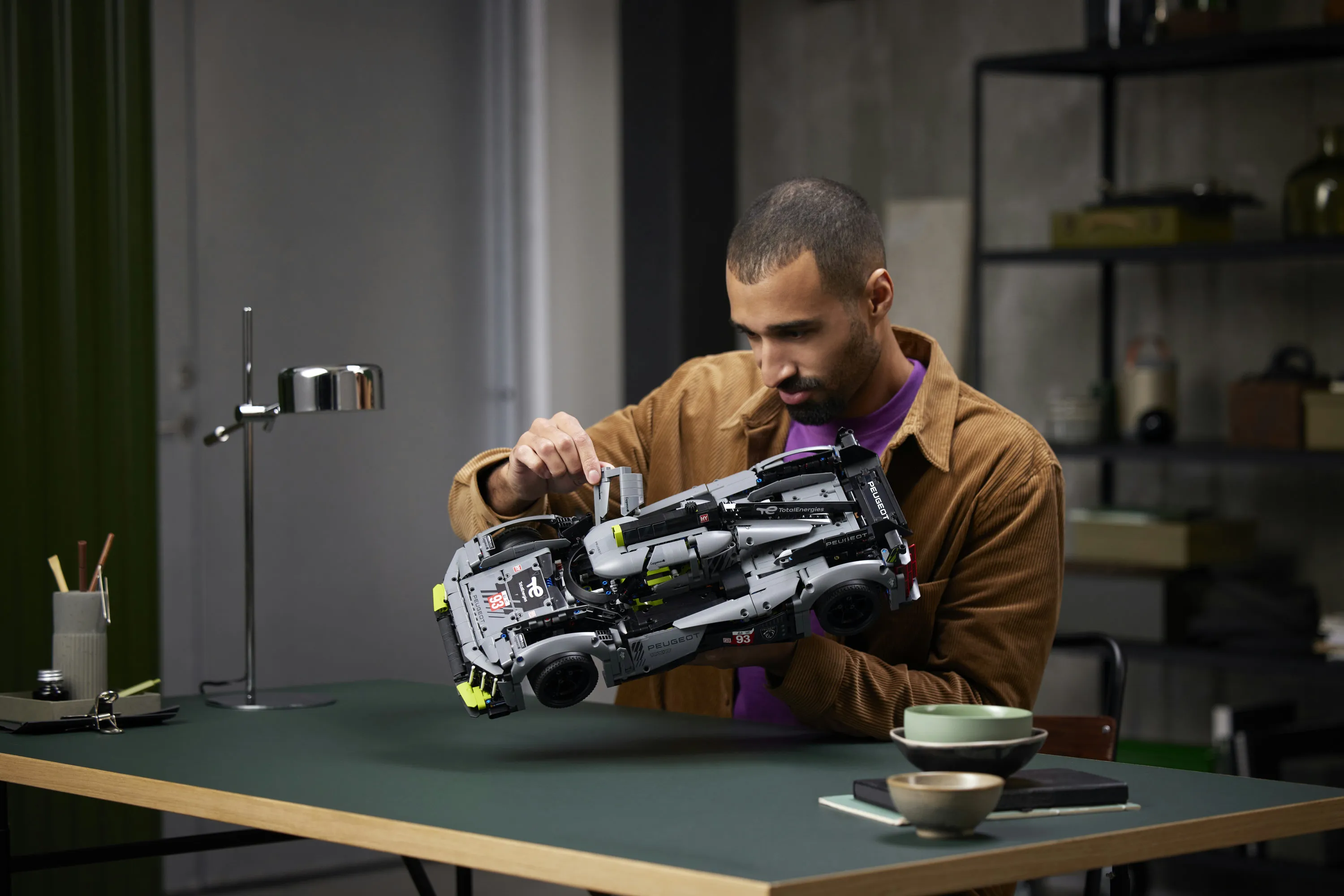 LEGO Technic Peugeot 9X8 24H Le Mans Hybrid Hypercar 42156