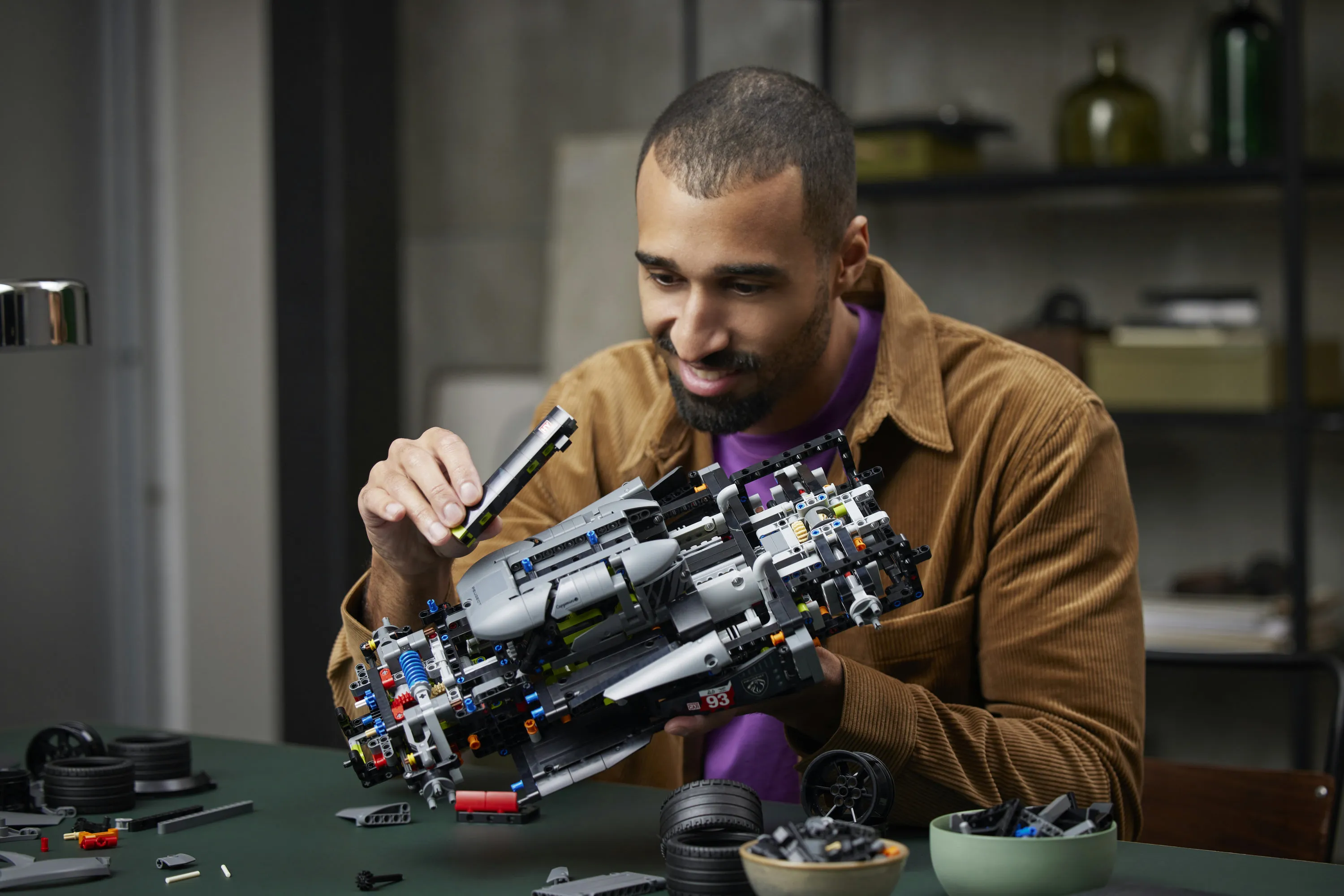 LEGO Technic Peugeot 9X8 24H Le Mans Hybrid Hypercar 42156