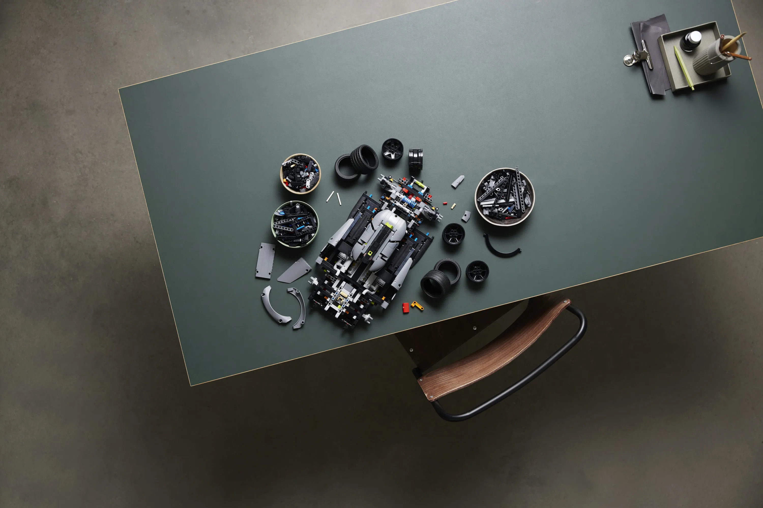 LEGO Technic Peugeot 9X8 24H Le Mans Hybrid Hypercar 42156