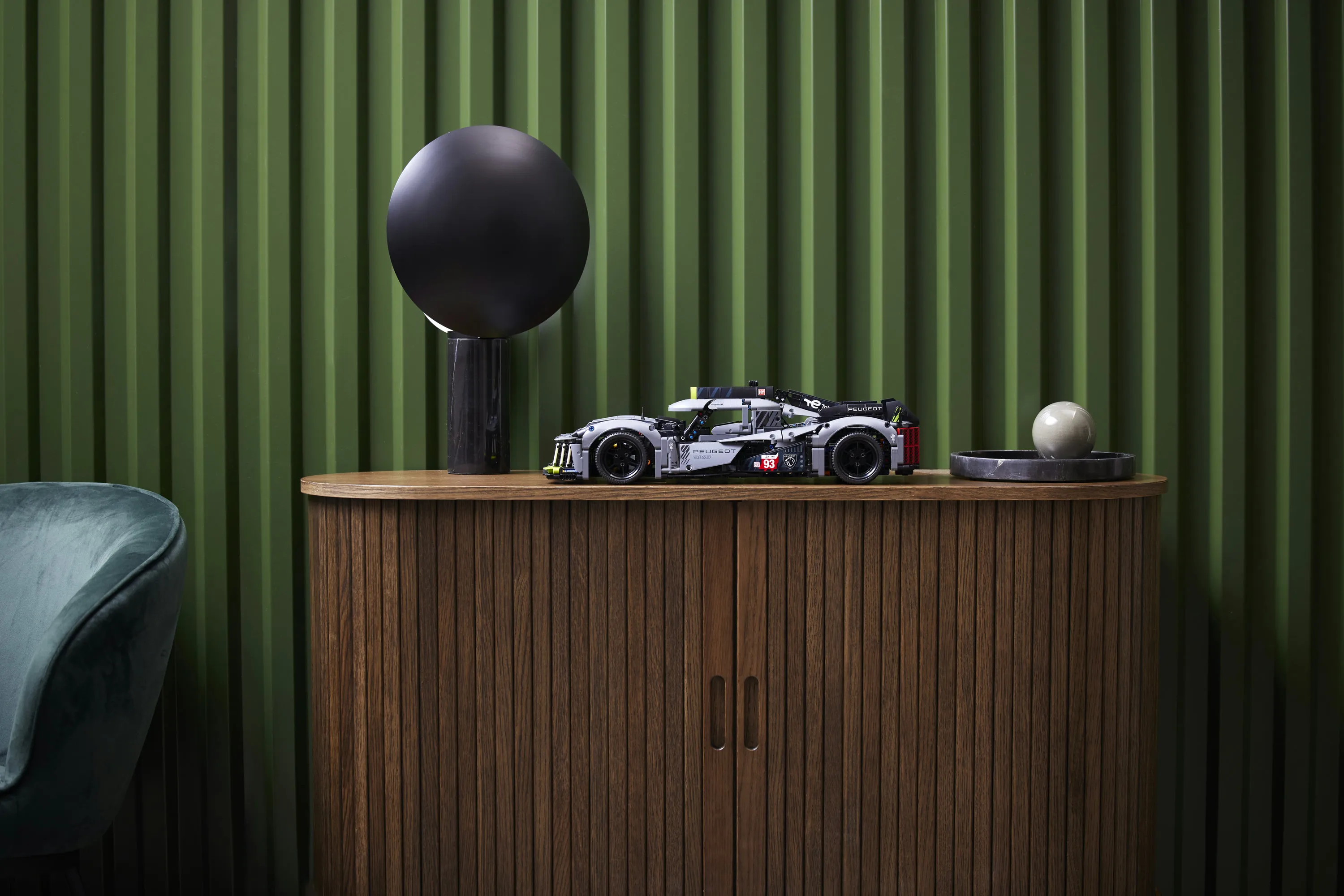 LEGO Technic Peugeot 9X8 24H Le Mans Hybrid Hypercar 42156