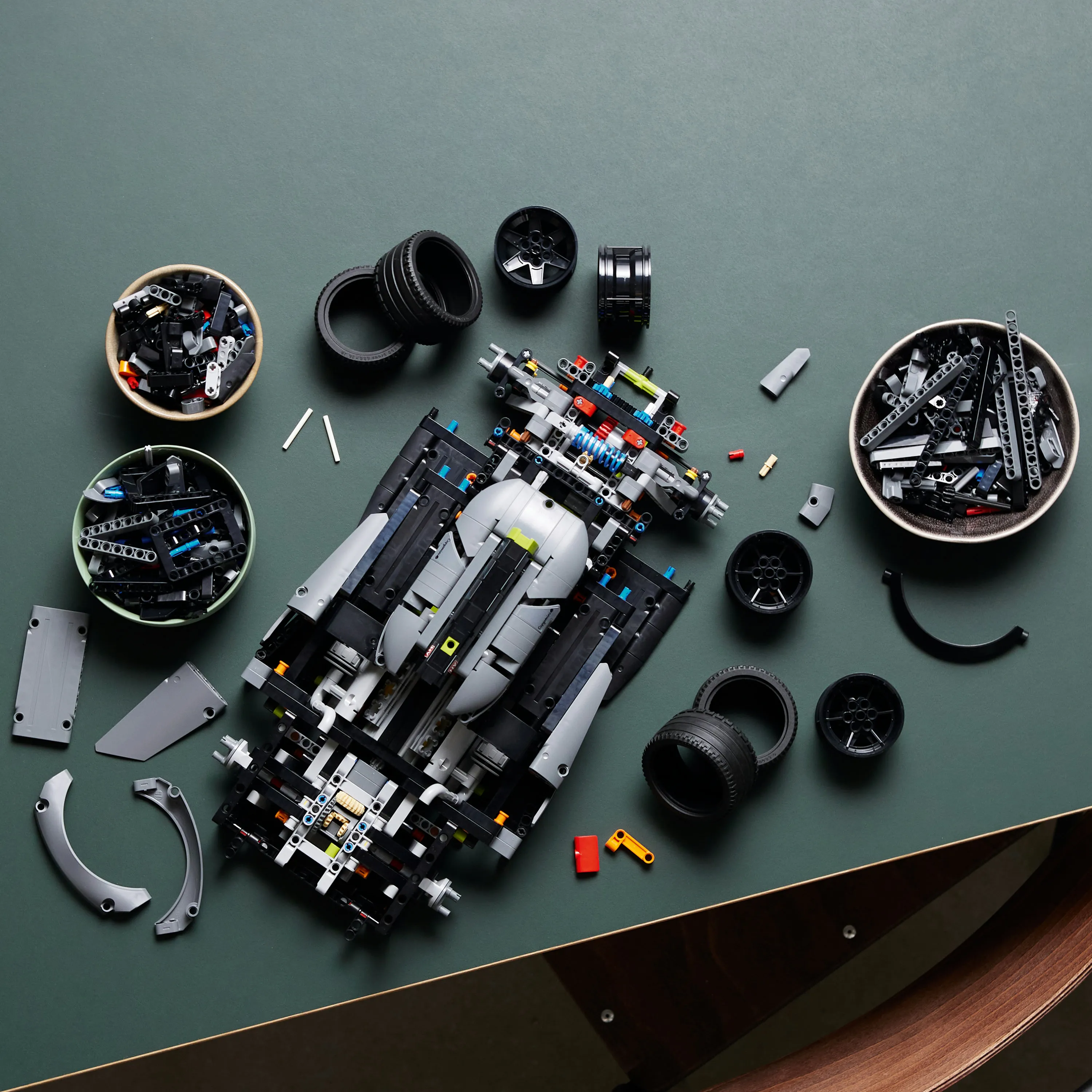 LEGO Technic Peugeot 9X8 24H Le Mans Hybrid Hypercar 42156