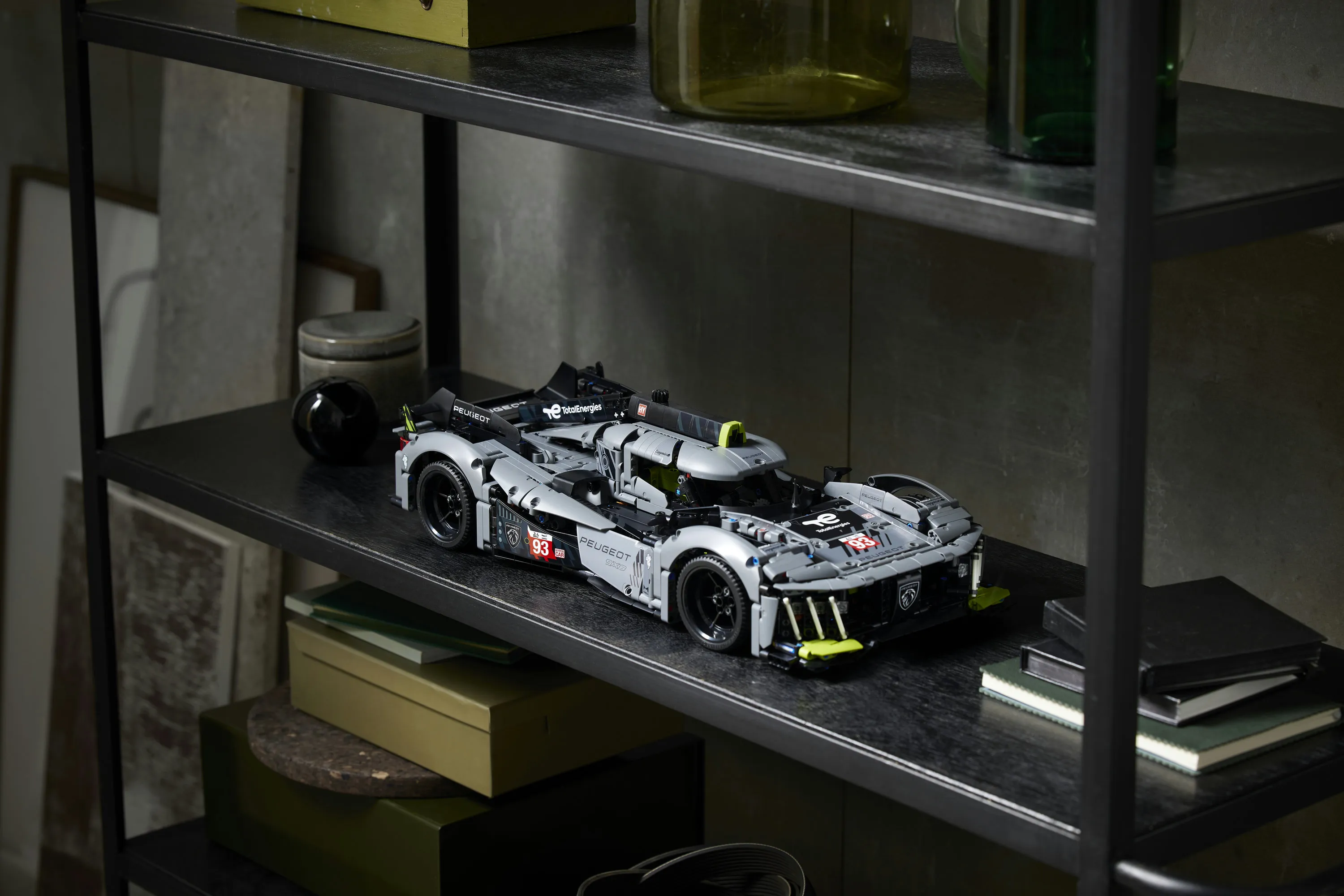 LEGO Technic Peugeot 9X8 24H Le Mans Hybrid Hypercar 42156