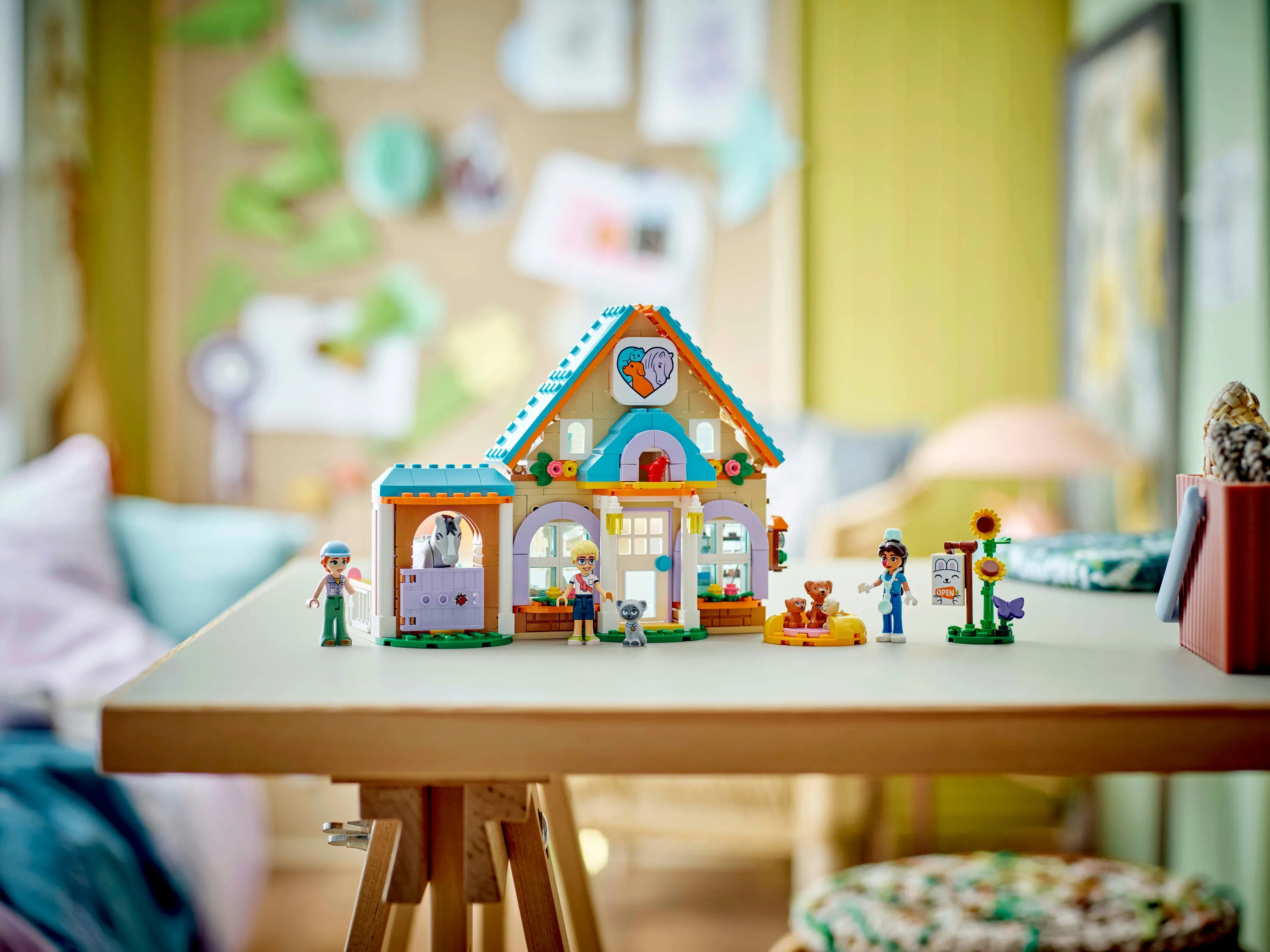 LEGO Friends H&auml;st- och husdjursklinik 42651