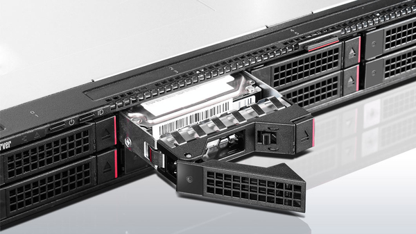 LENOVO ThinkServer RD550 E5-2620v3 1x8GB DDR4 RDIMM 8x2,5inch HS SAS/SATA Raid510i 1x750W