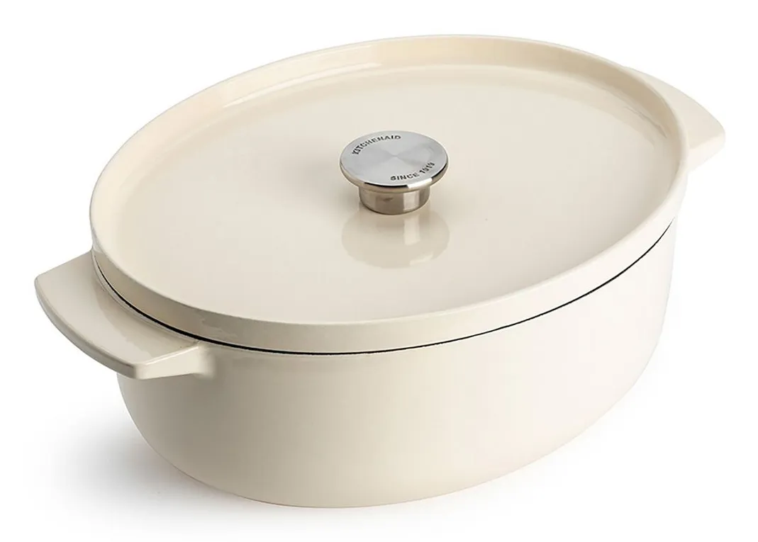 KitchenAid oval gjutj&auml;rnsugnsform med lock, 30 centimeter, kr&auml;m