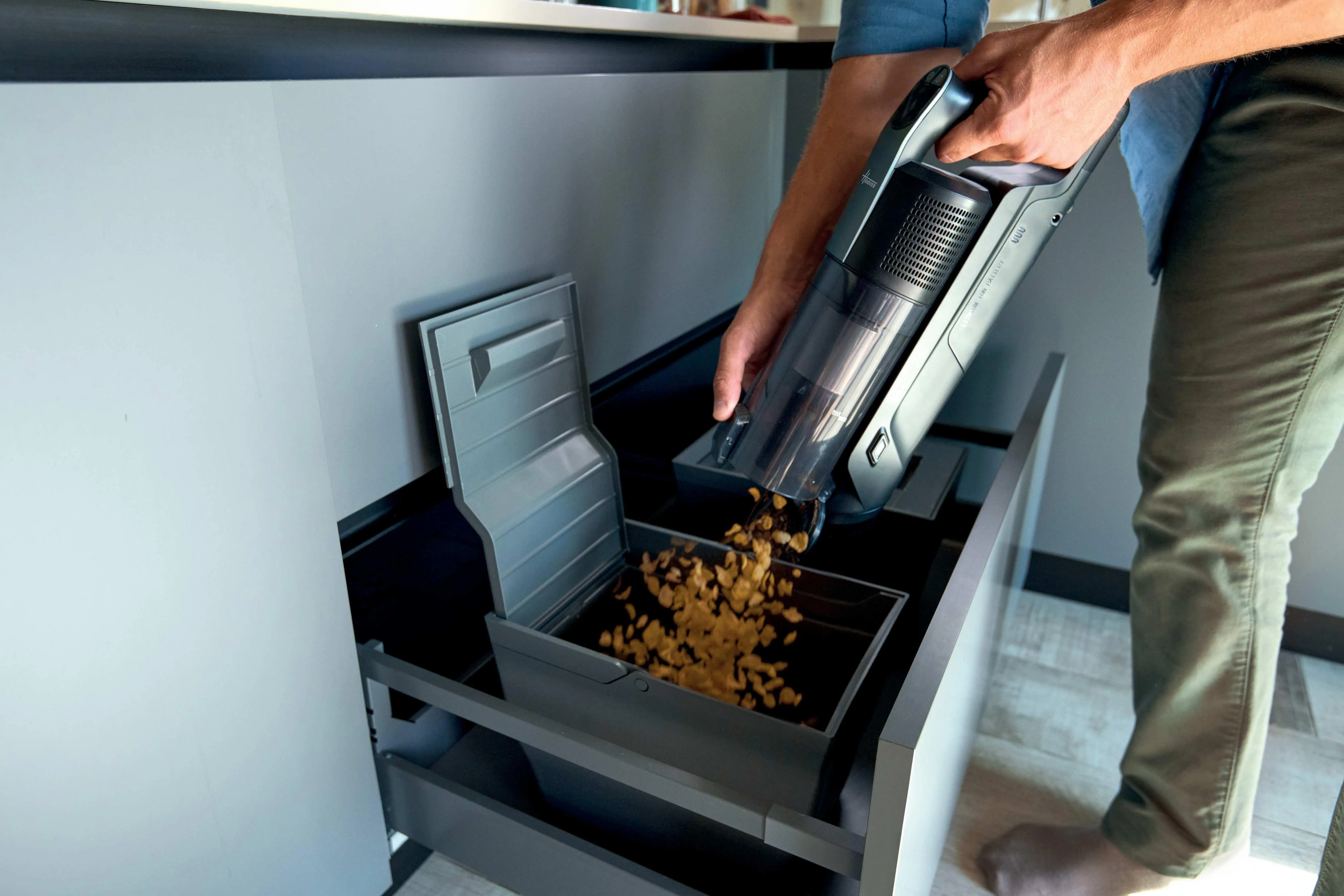 Hoover HF3 Pro Stick vacuum cleaner, Black/Silver