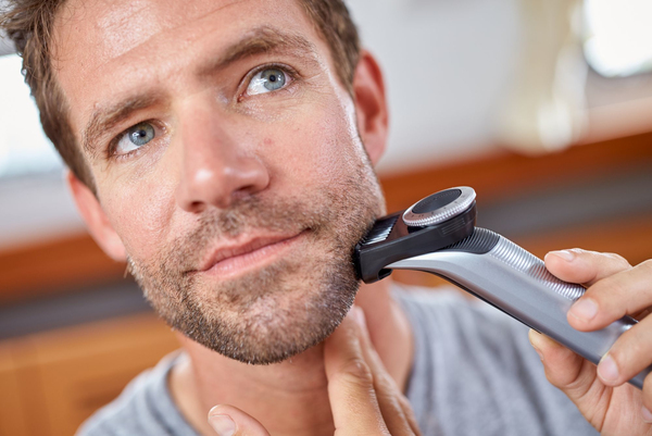PHILIPS OneBlade Pro 90 min run time/1 hour charging Li-Ion 14 length setting precision trimmer 0.4 - 10mm LCD display w/ battery