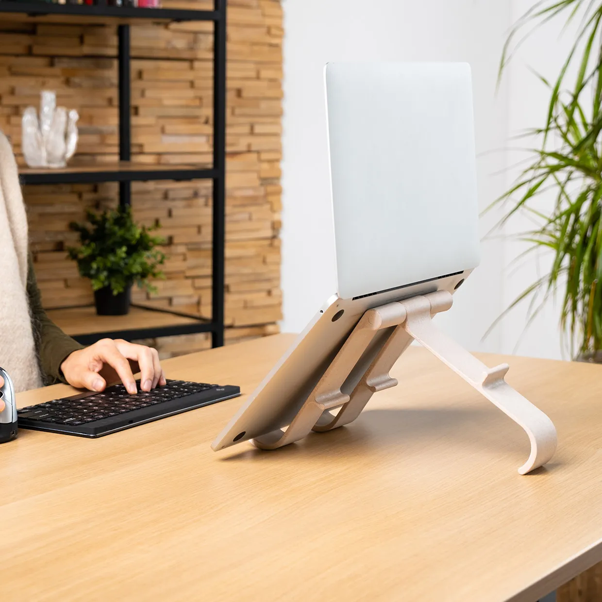 R-Go Treepod Bio-based Laptop/Tablet Stand, adjustable, white