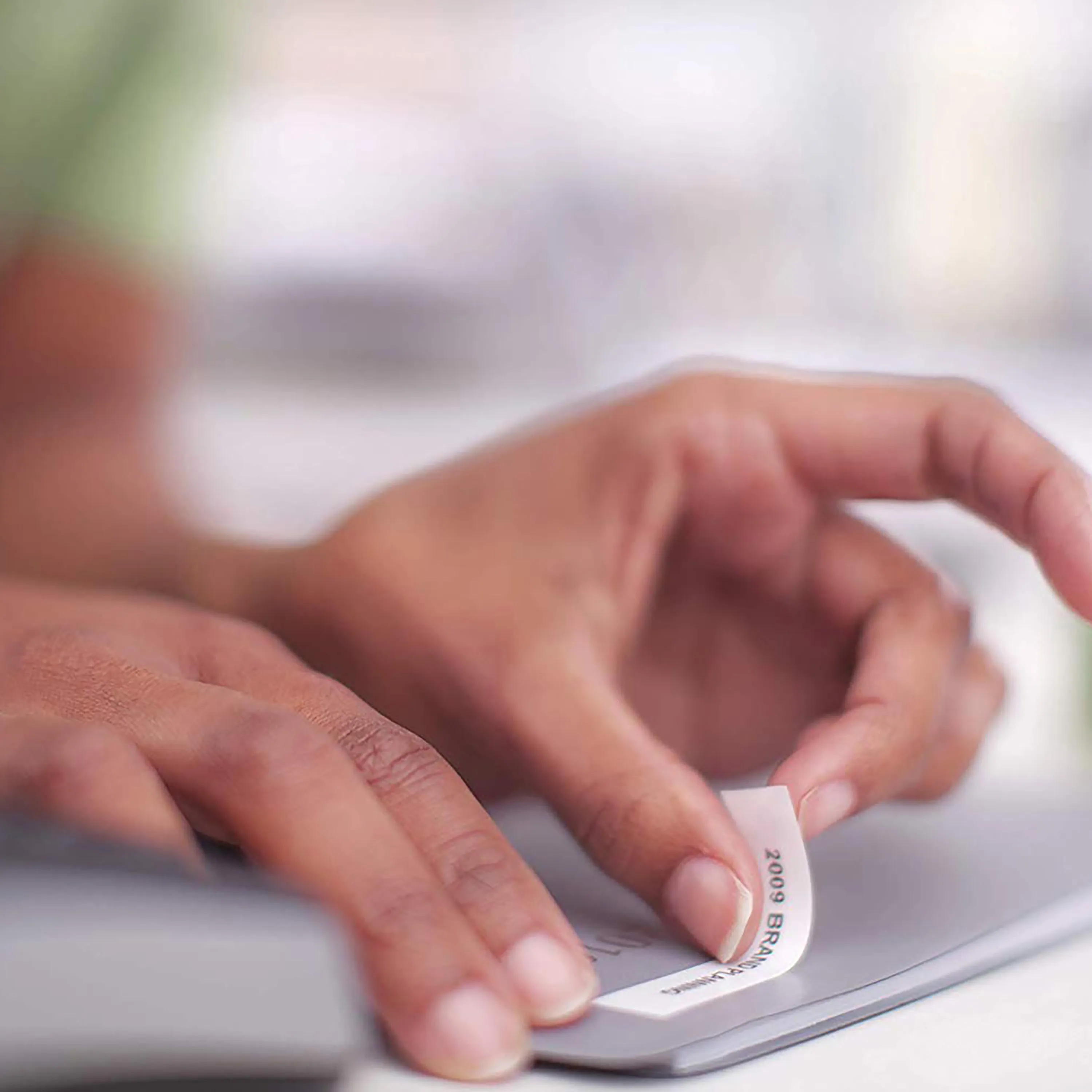 Tape D1 12mmx5,5m perm polyest bl/whi