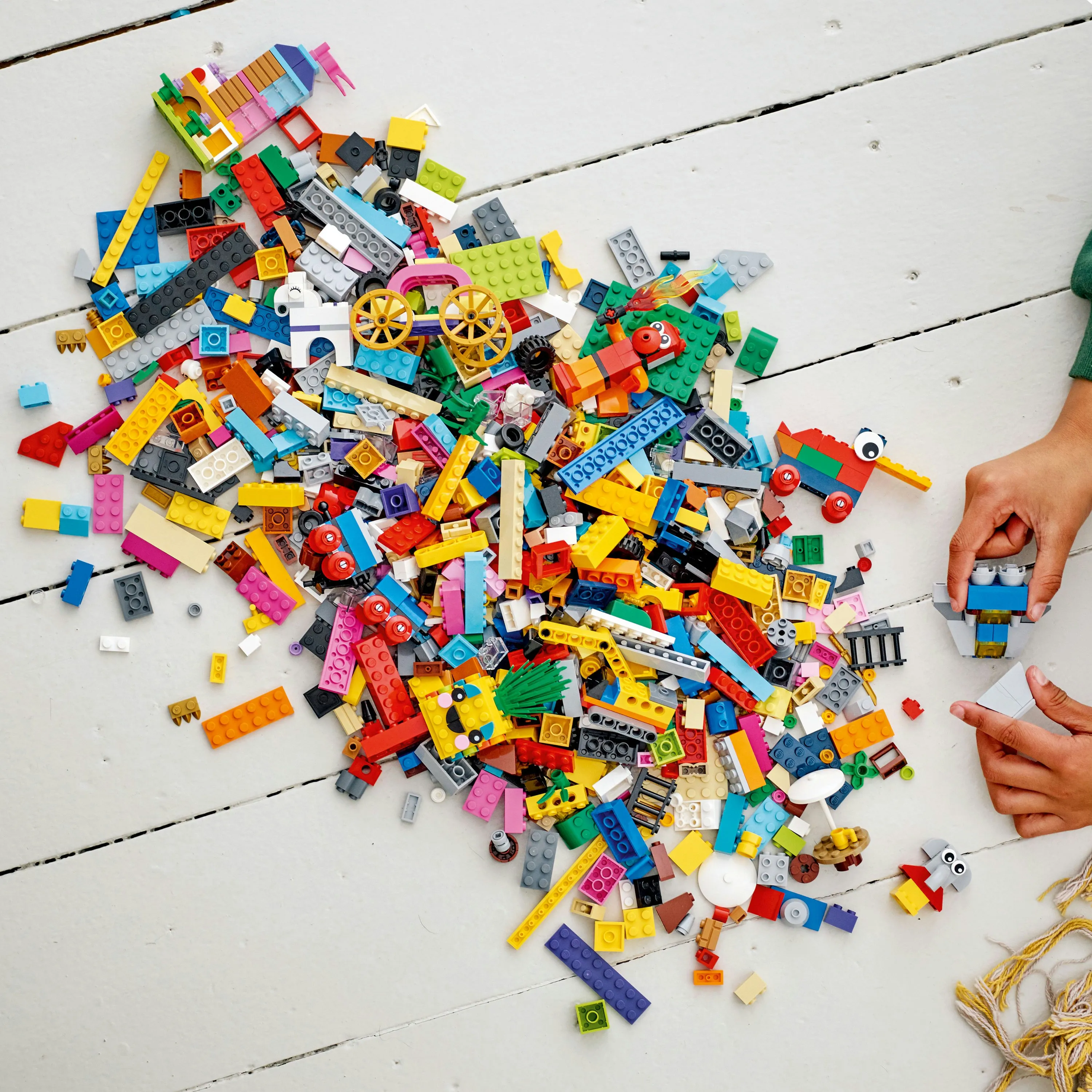 LEGO Classic 90 Years of Play 11021