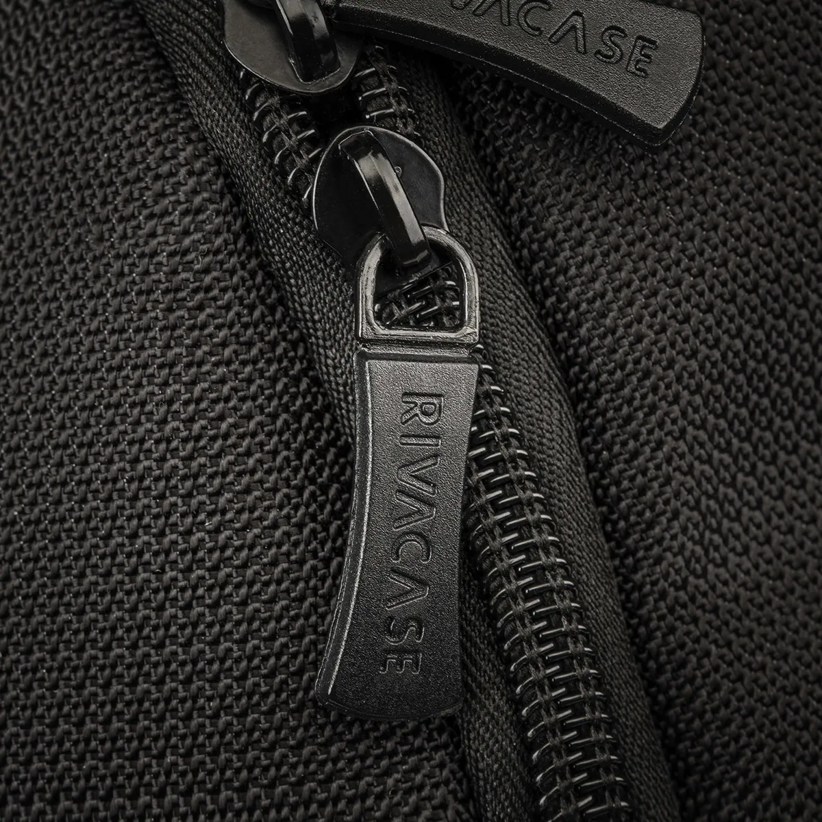 RIVACASE 8460 Black Bulker Laptop Backpack 17"